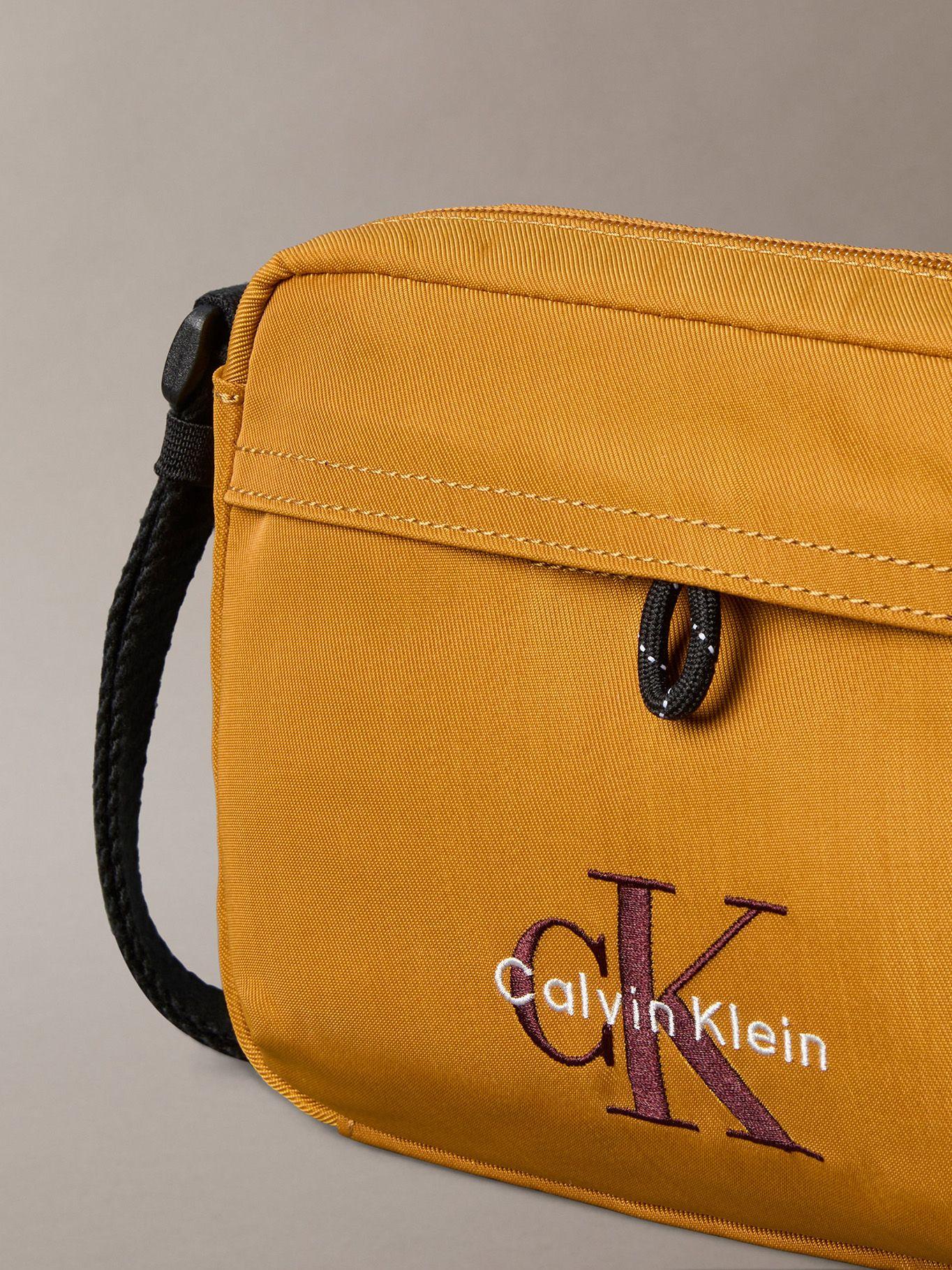 Bolso Cruzado de Sarga Impermeable Mostaza Calvin Klein-3