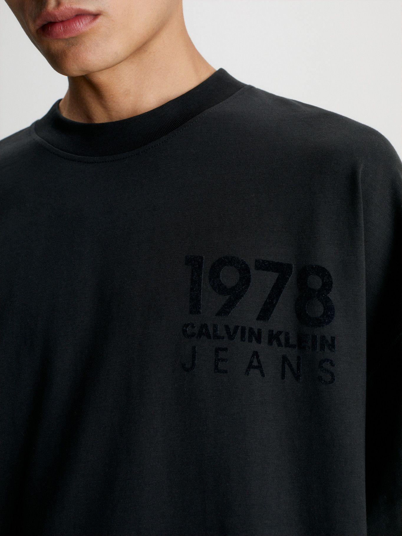 Polera Bold Logo Varsity Negro Calvin Klein-3