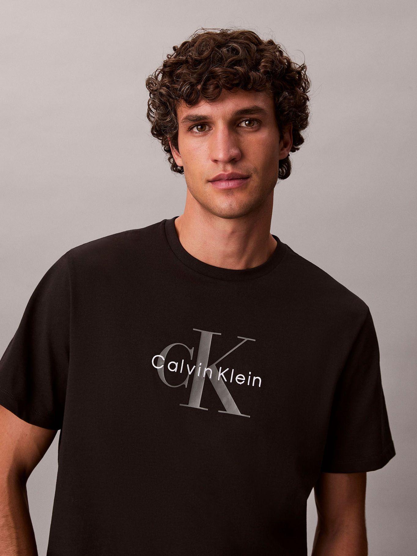 Polera Hero Monologo Negro Calvin Klein-5