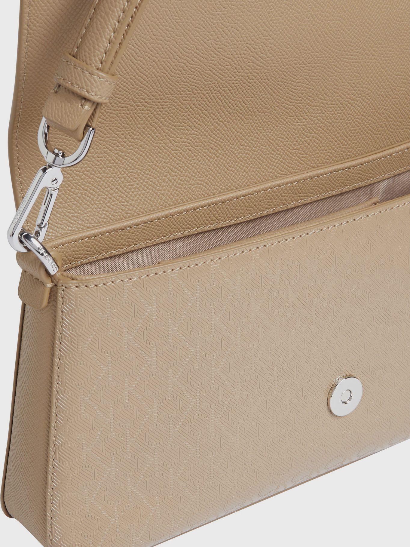 Cartera Ck Must Mono Café Calvin Klein-2