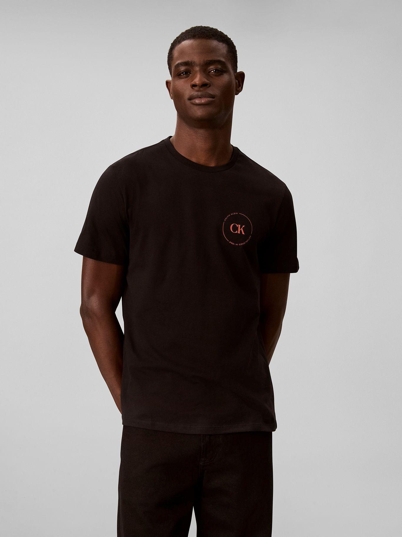 Polera con Logo Gráfico Negro Calvin Klein-0