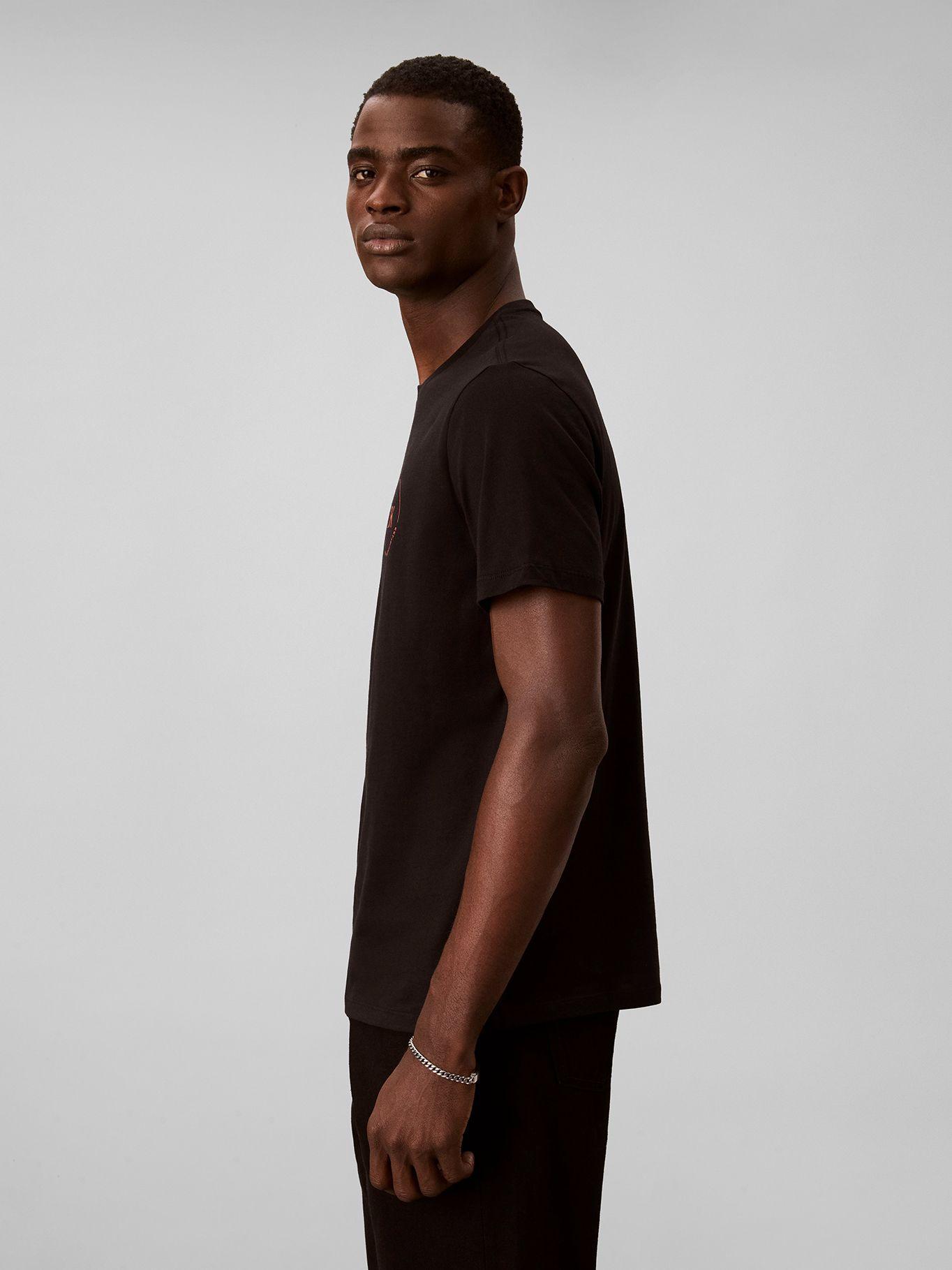 Polera con Logo Gráfico Negro Calvin Klein-3