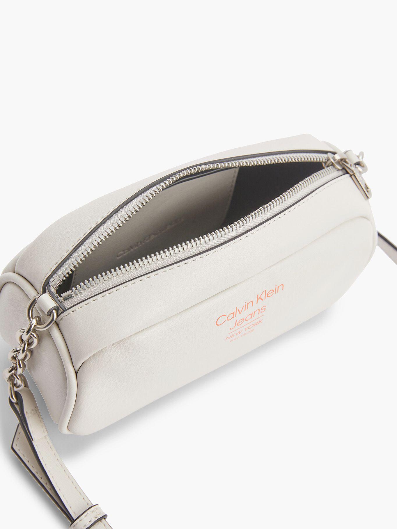 Cartera Sculpted Ew Spe Beige Calvin Klein-2