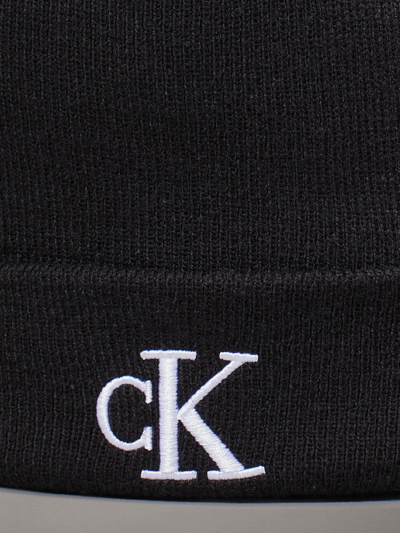 Gorro Monogram Negro Calvin Klein-3