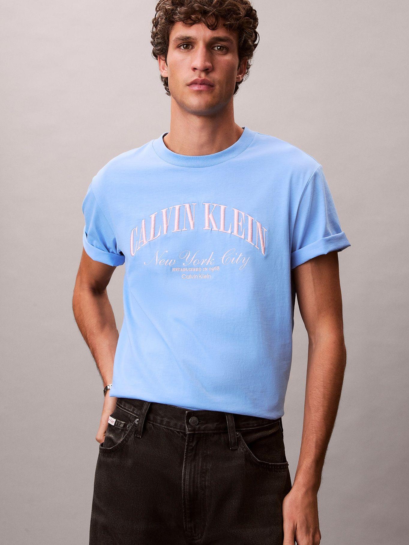 Polera con Logo Gráfico Celeste Calvin Klein-3