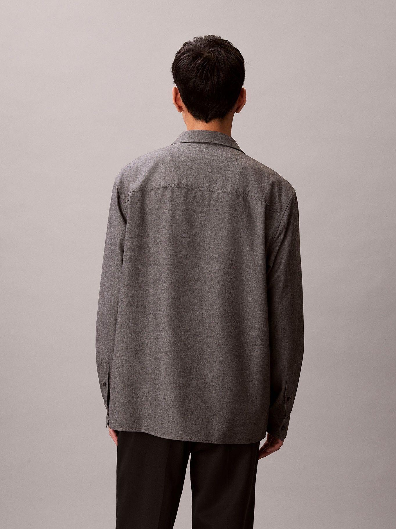 Camisa con Bolsillos Frontales Gris Calvin Klein-2