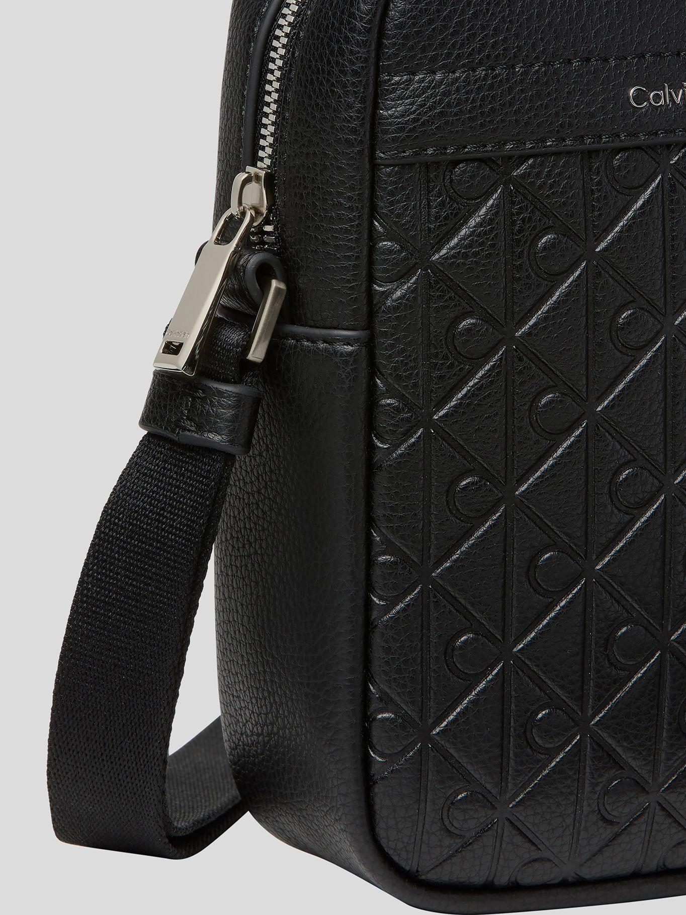 Bolso Reporter Slim con Monograma Negro Calvin Klein-3