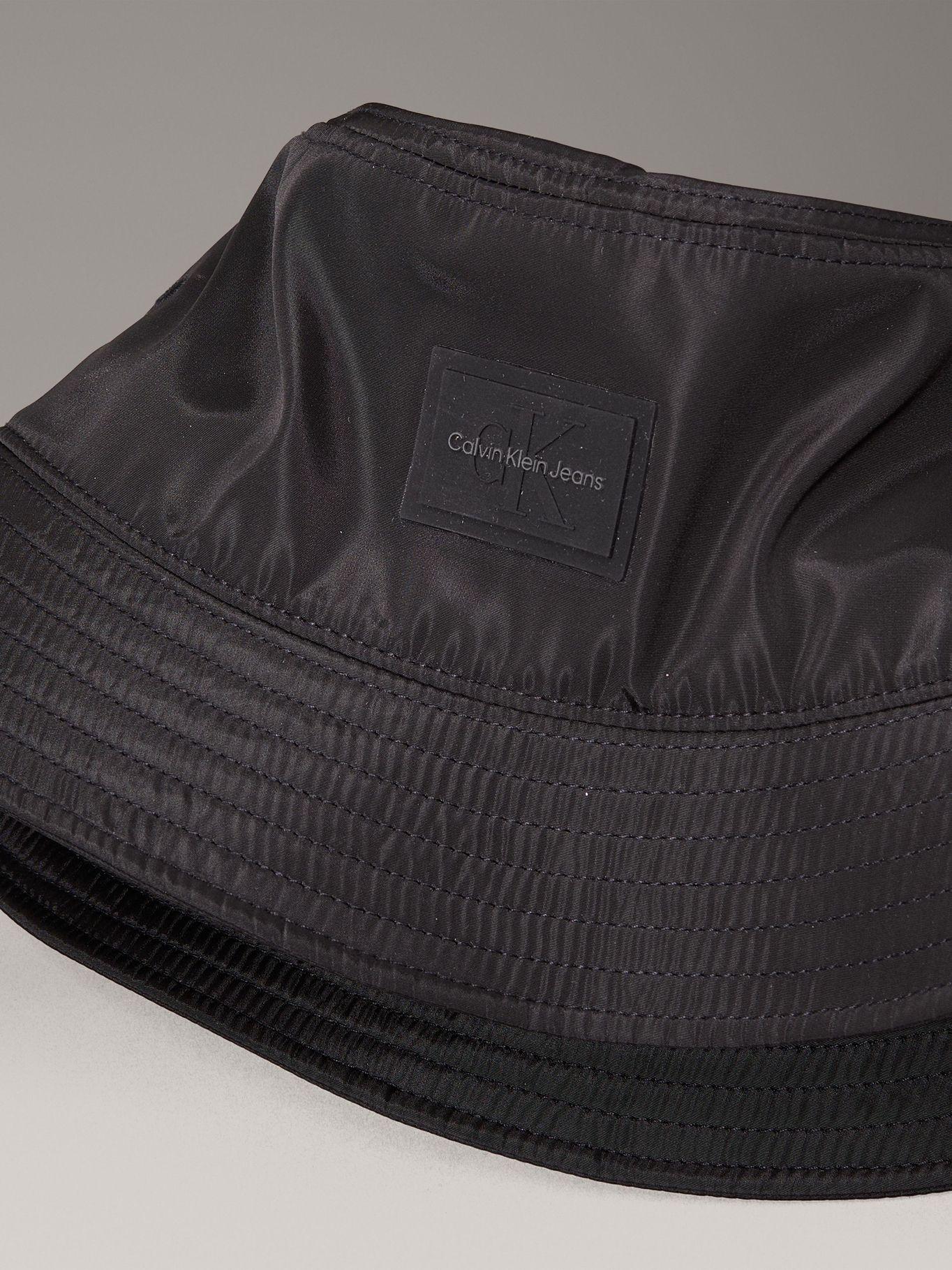 Gorro Bucket con Parche de Monologo Negro Calvin Klein-2