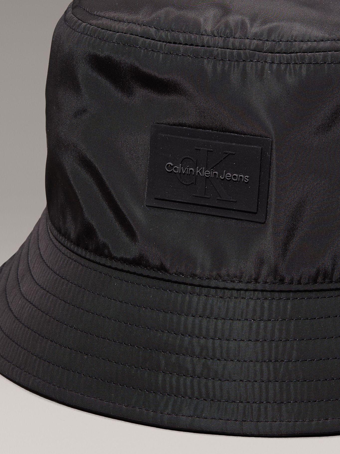 Gorro Bucket con Parche de Monologo Negro Calvin Klein-3