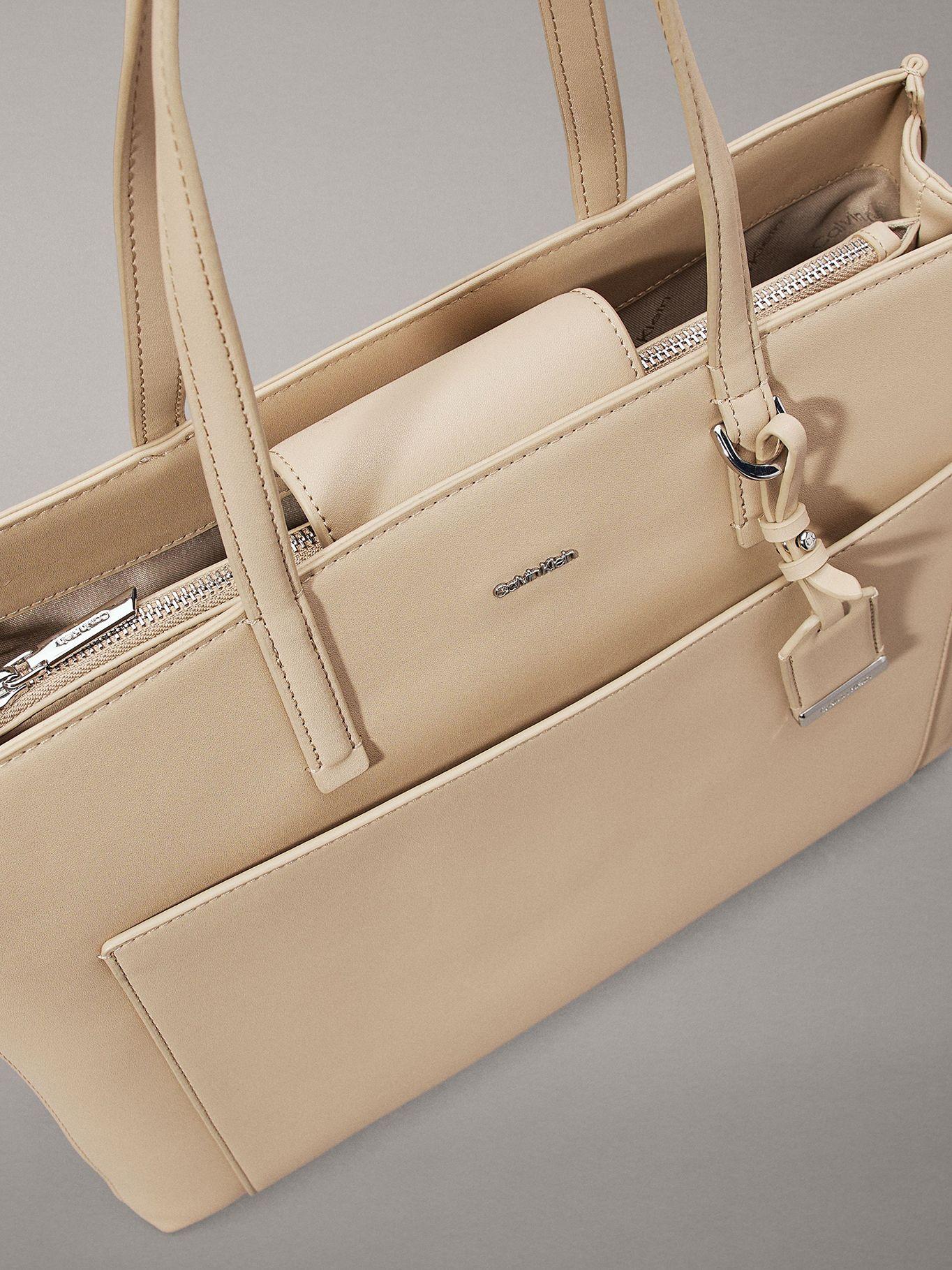 Cartera Tote CK Must Beige W75 Calvin Klein-2