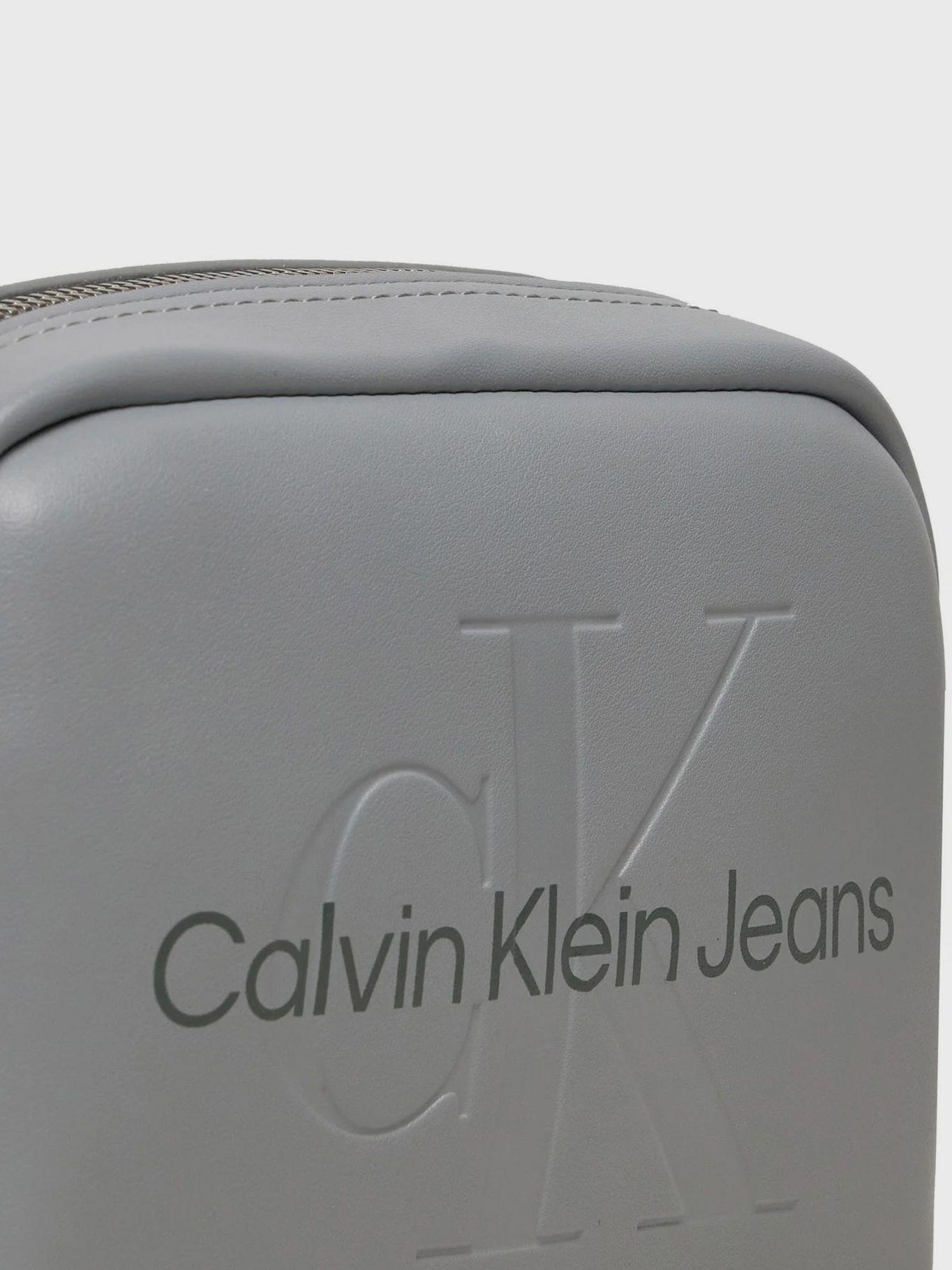 Bandolera Sculped Gris Calvin Klein-3