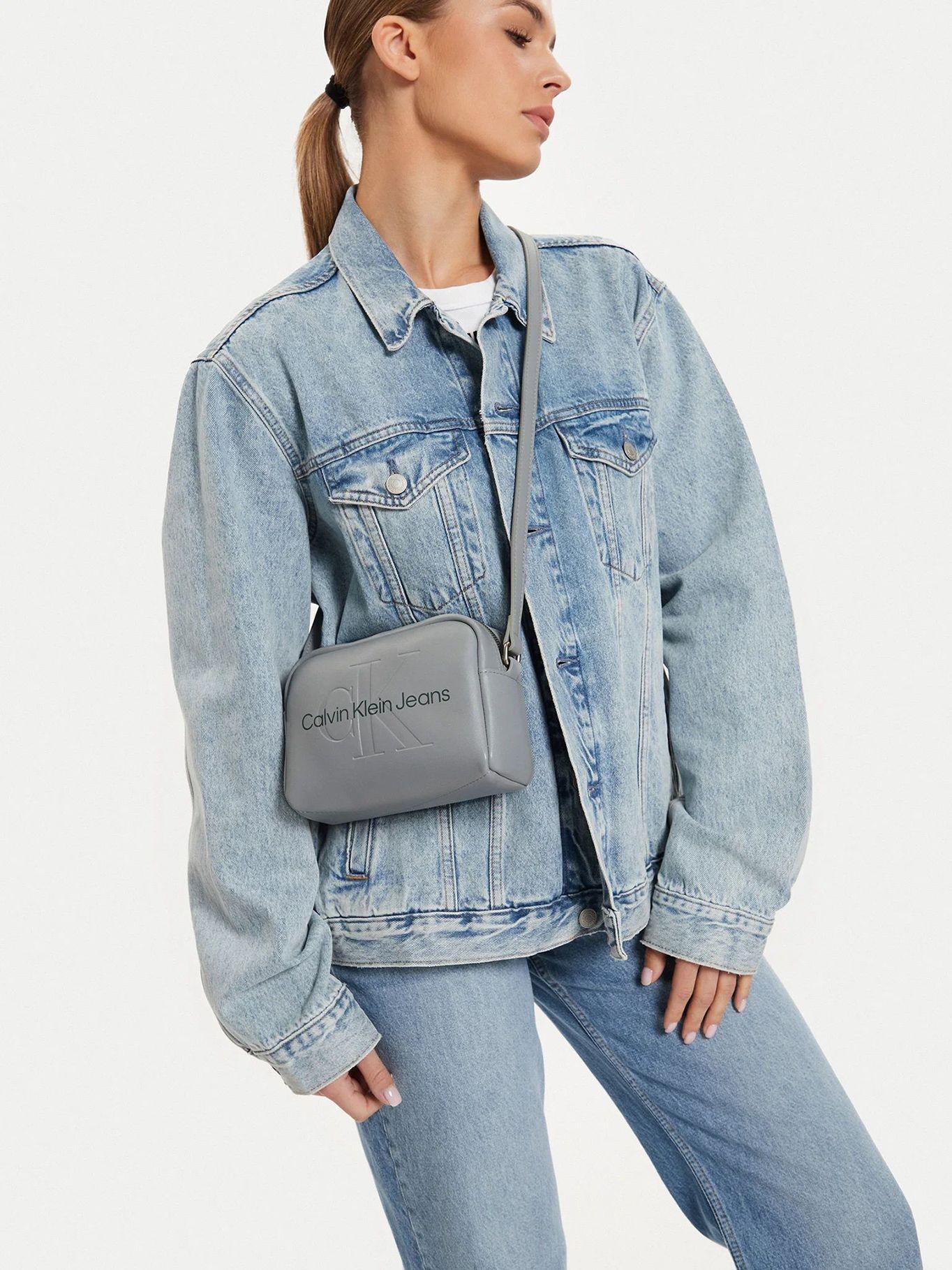 Bandolera Sculped Gris Calvin Klein-5