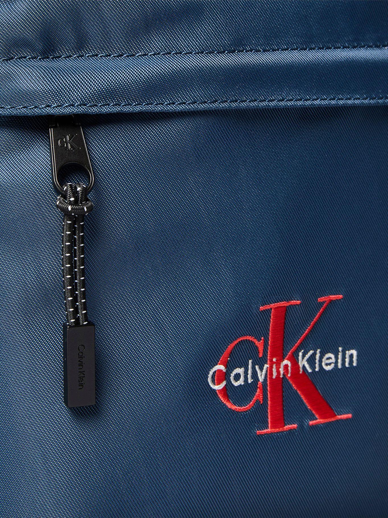Bolso Plano de Nailon con Monograma Azul Calvin Klein-3