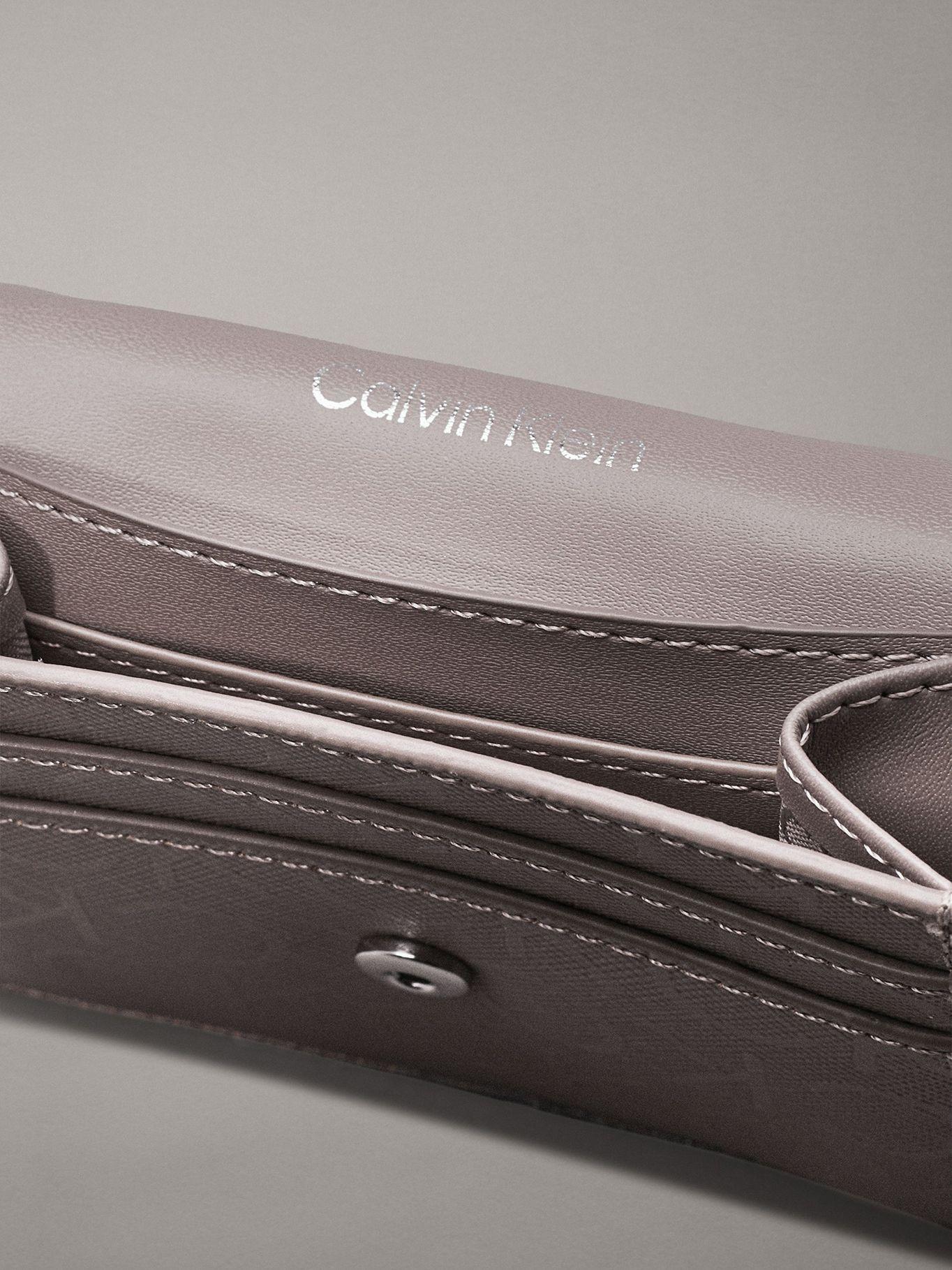 Billetera CK Linear Gris Calvin Klein-2