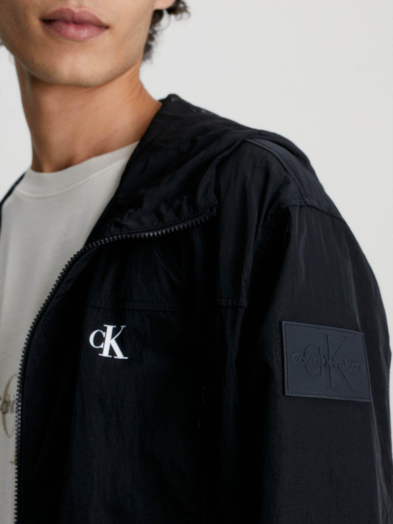 Cortavientos de nailon reciclado con capucha Negro Calvin Klein-3