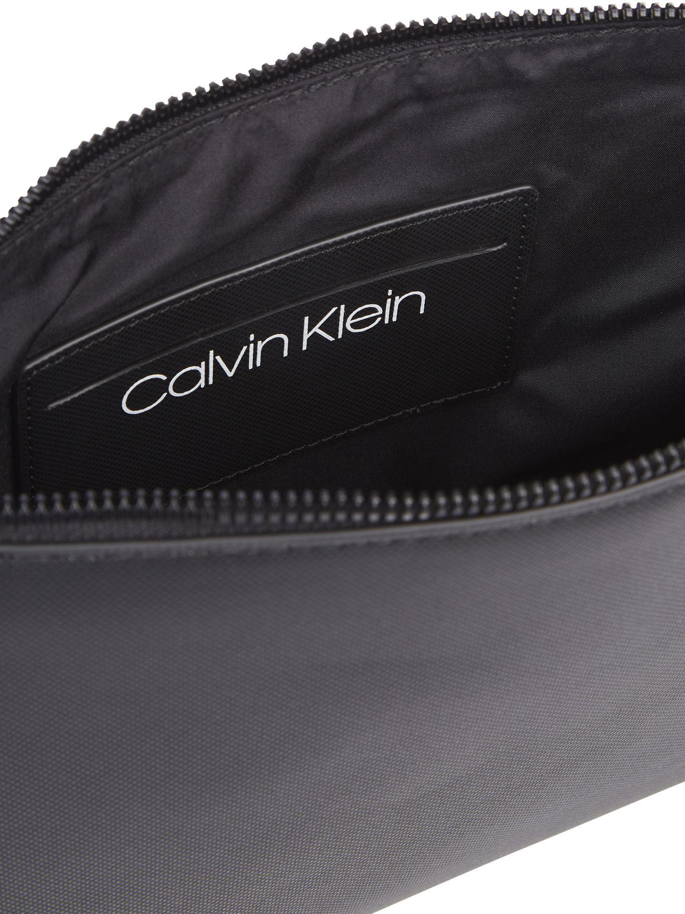 Bolso Pouch Negro Calvin Klein-2