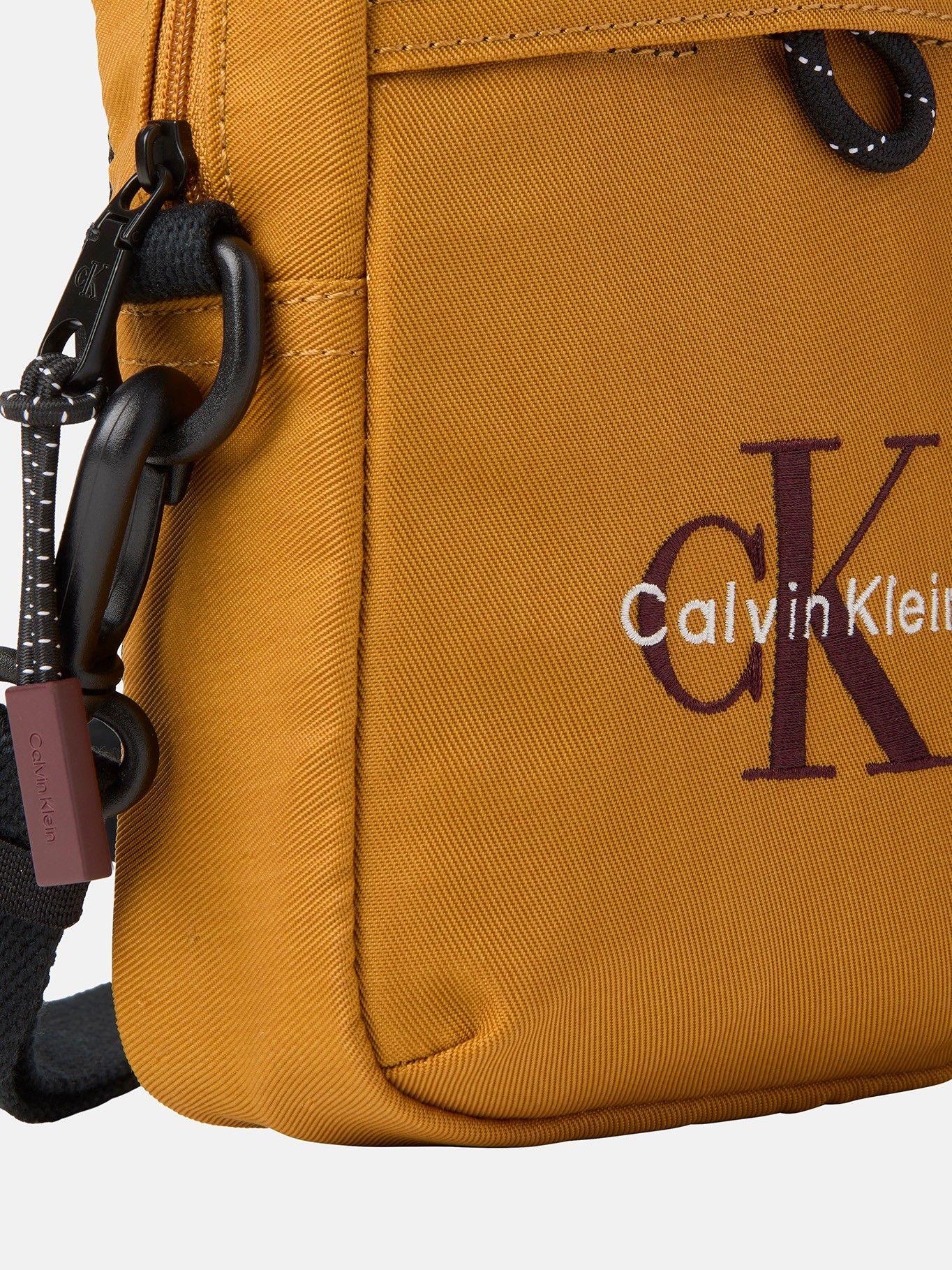 Bolso Reportero Slim de Nailon Mostaza Calvin Klein-3