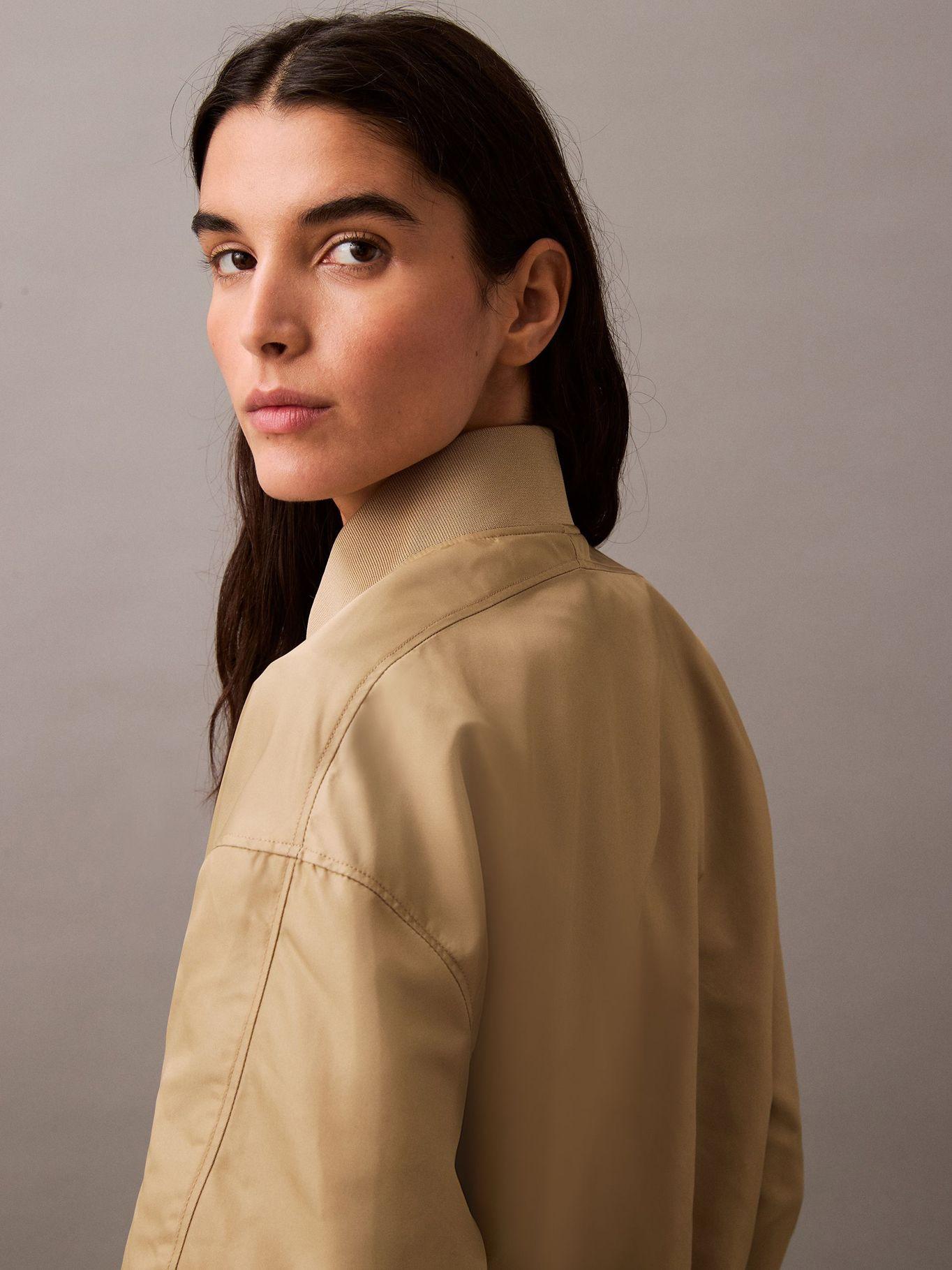 Chaqueta con Logo Hero Beige Calvin Klein-4