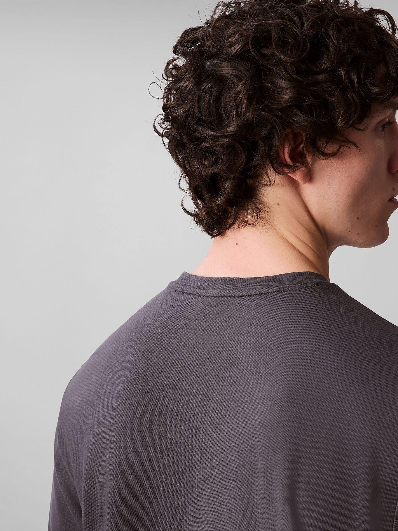 Polera con Logo Tonal Gris Calvin Klein-3