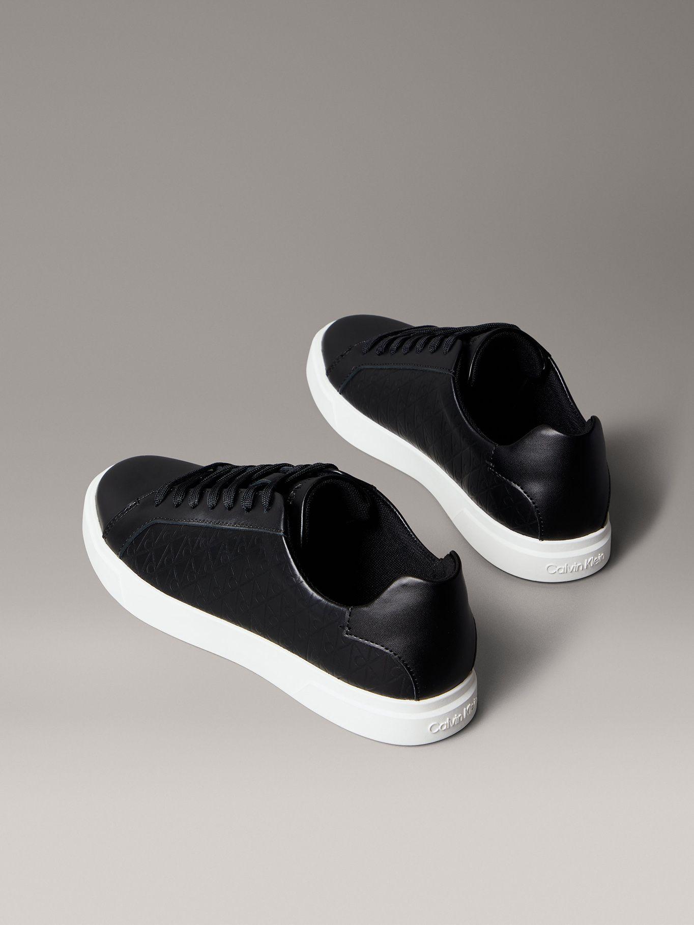 Zapatillas con Monograma en Relieve Negro Calvin Klein-1