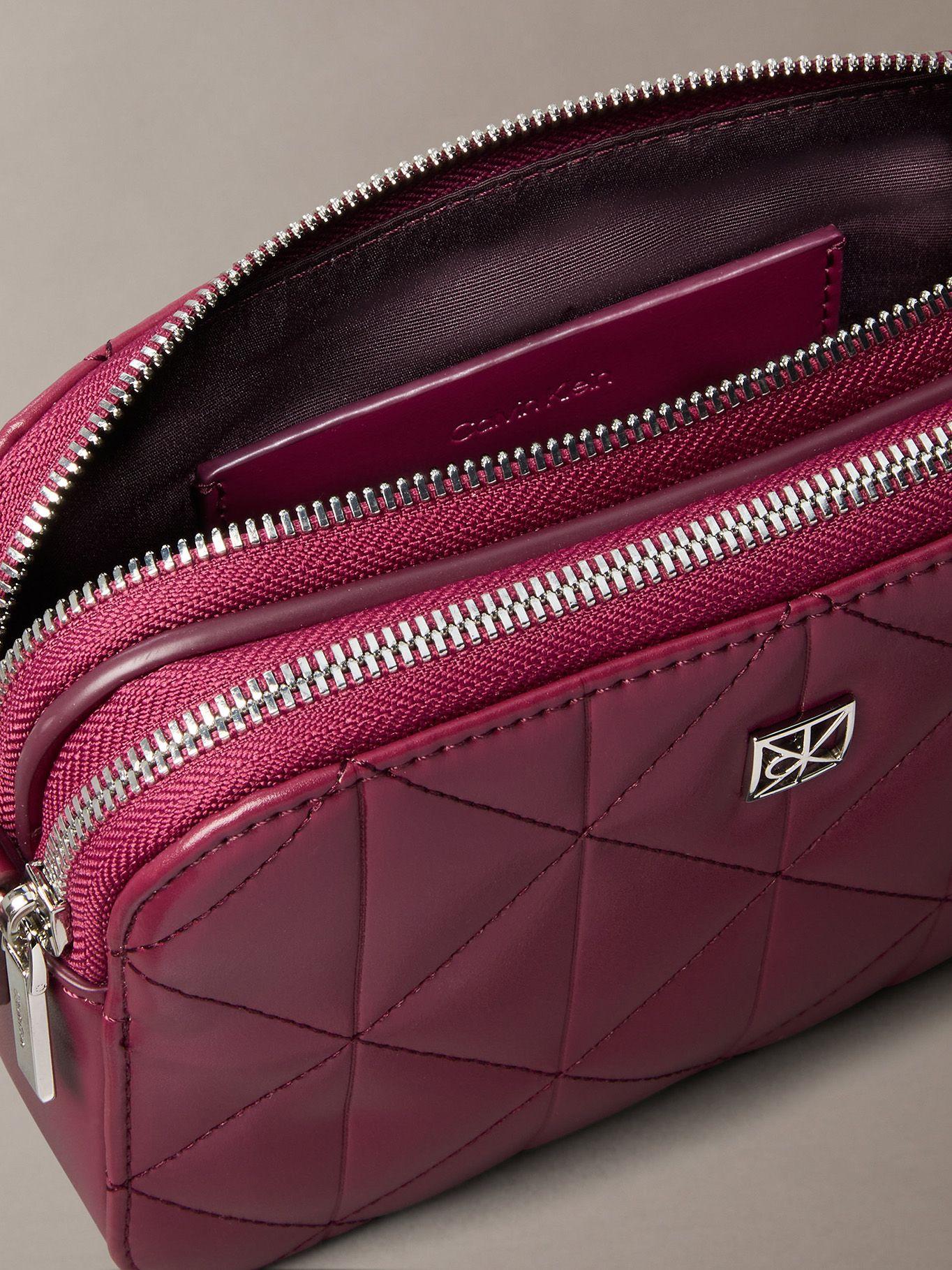 Cartera Camera Acolchada Burdeo Calvin Klein-2