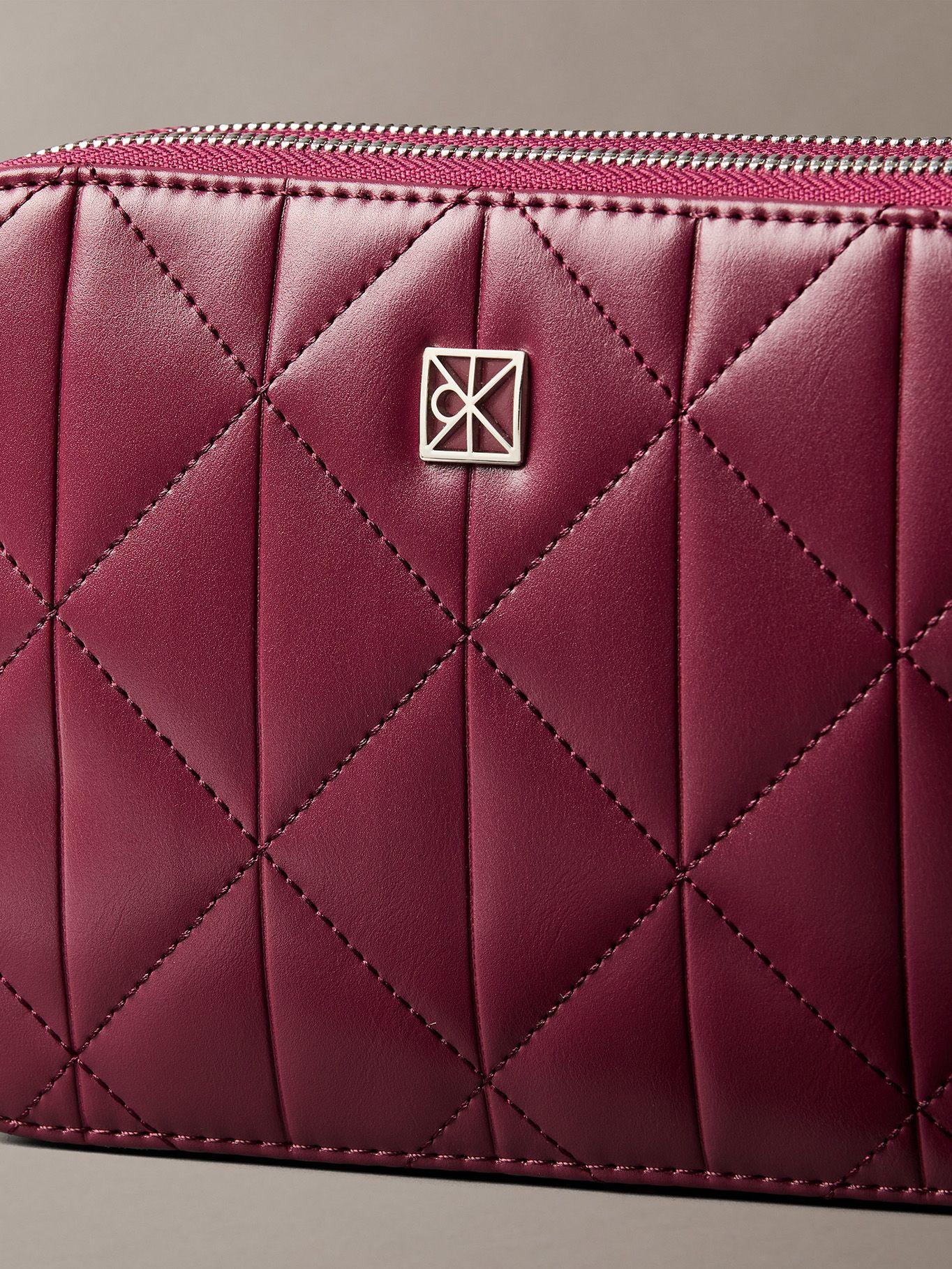 Cartera Camera Acolchada Burdeo Calvin Klein-3