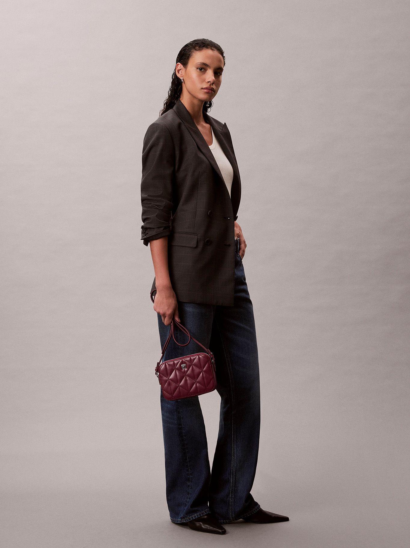 Cartera Camera Acolchada Burdeo Calvin Klein-4