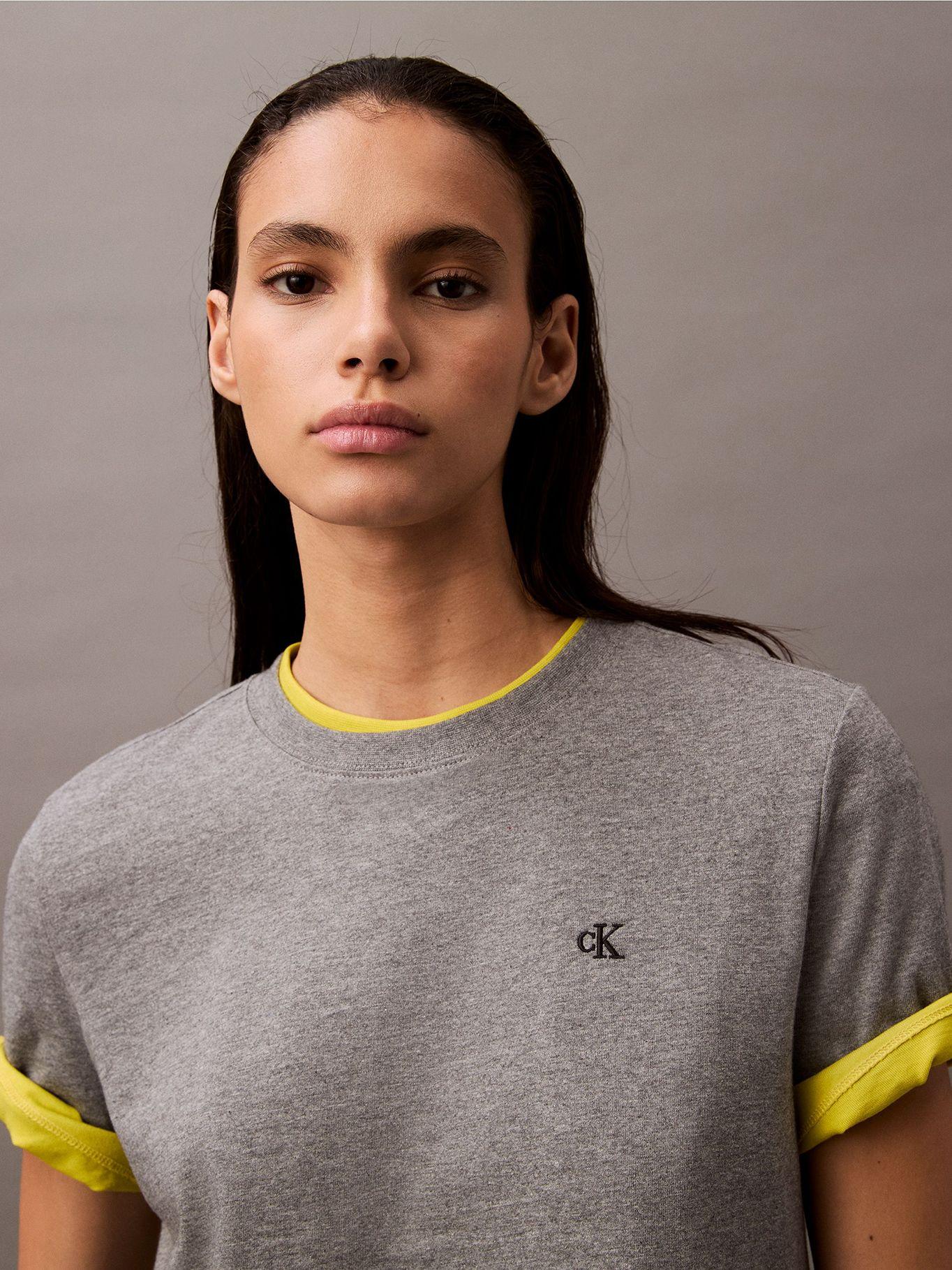 Polera con Logo Archive Gris Calvin Klein-4