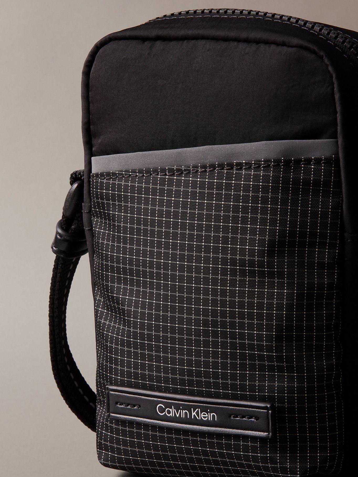Bolso Reporter Slim Negro Calvin Klein 001-3