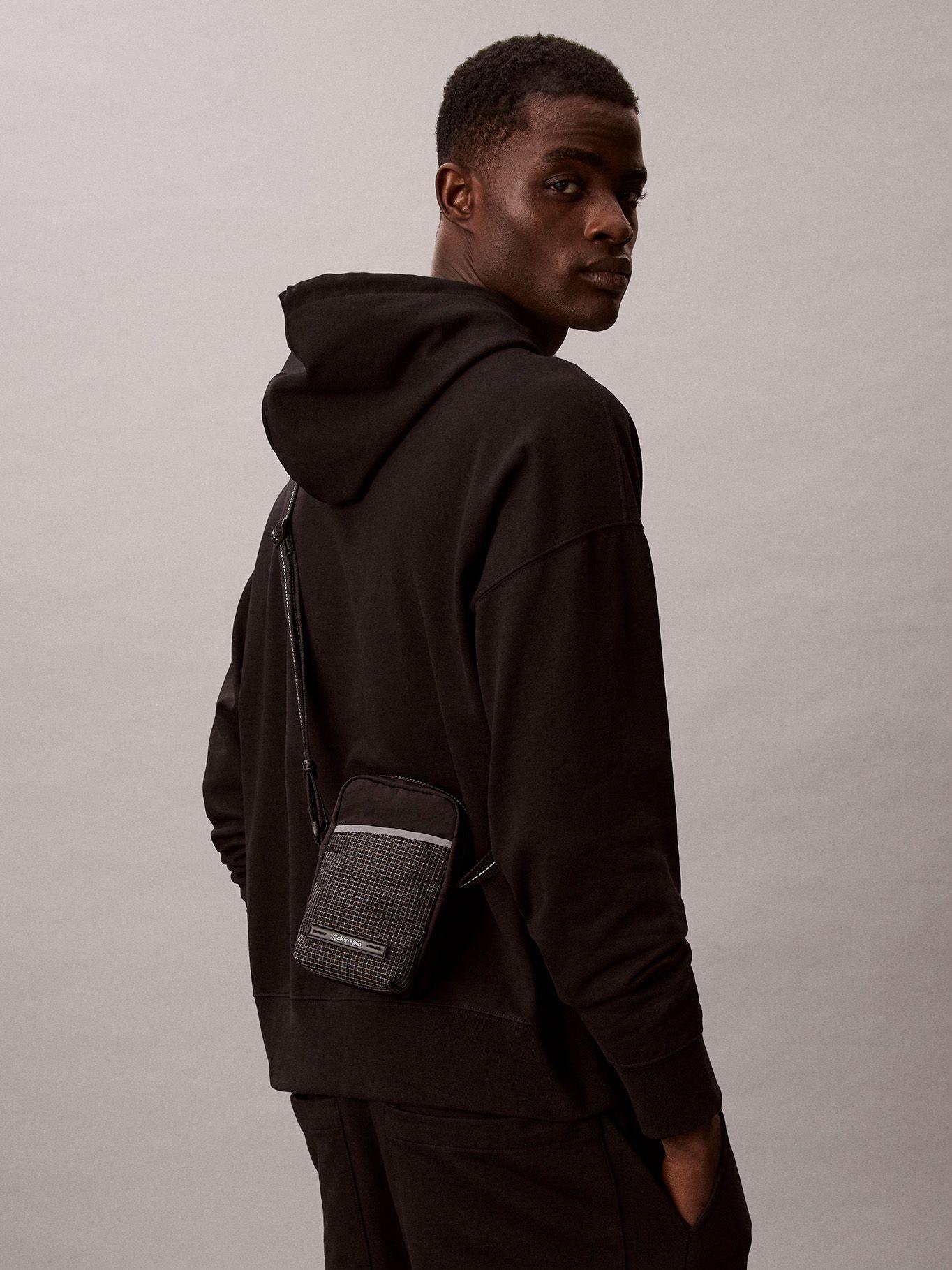 Bolso Reporter Slim Negro Calvin Klein 001-4