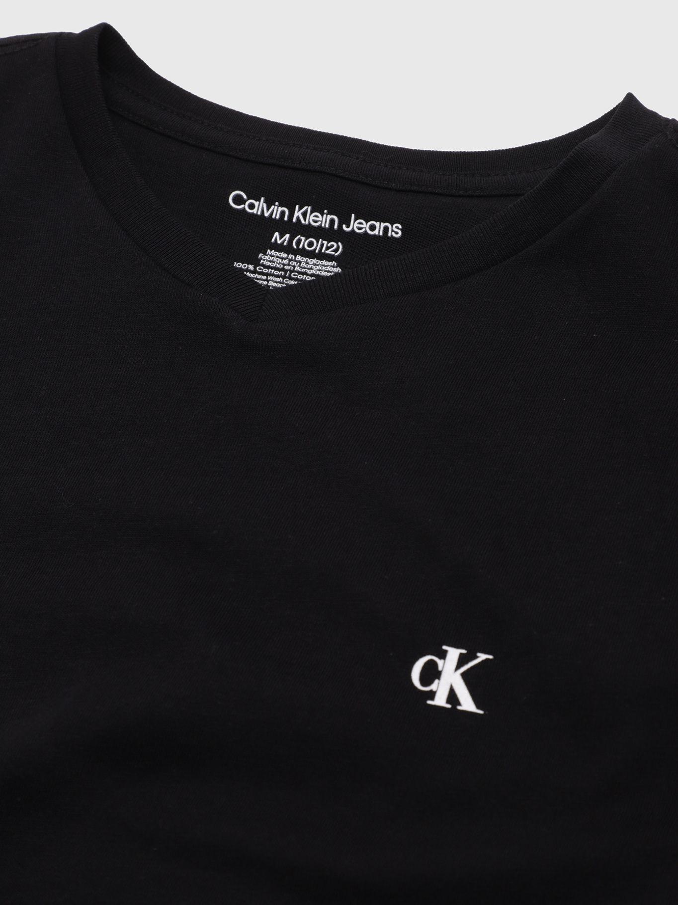 Polera Niño Monogram V-Neck Negro Calvin Klein-2