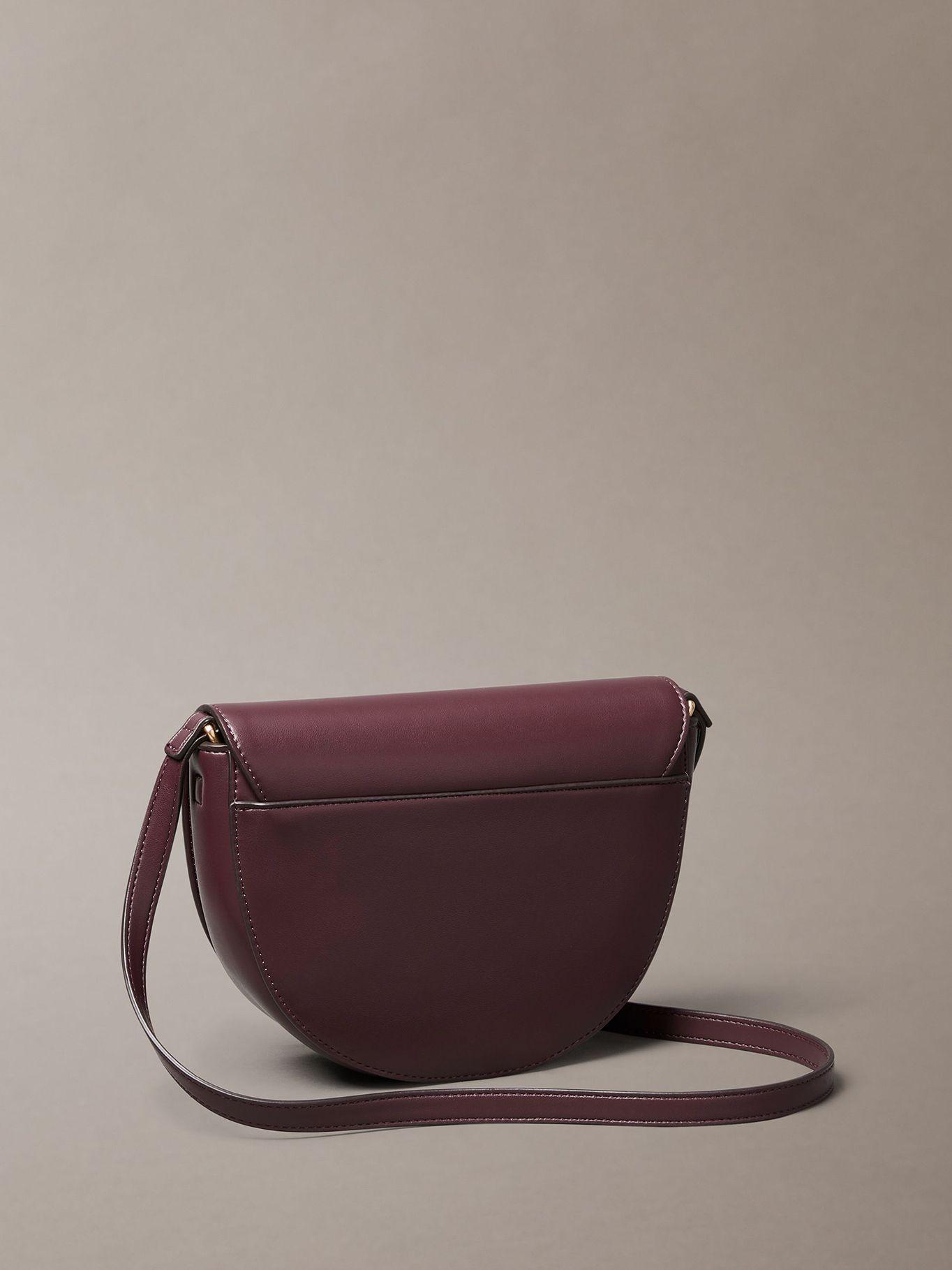 Cartera Saddle Monograma -Grabado Marrón Calvin Klein-2