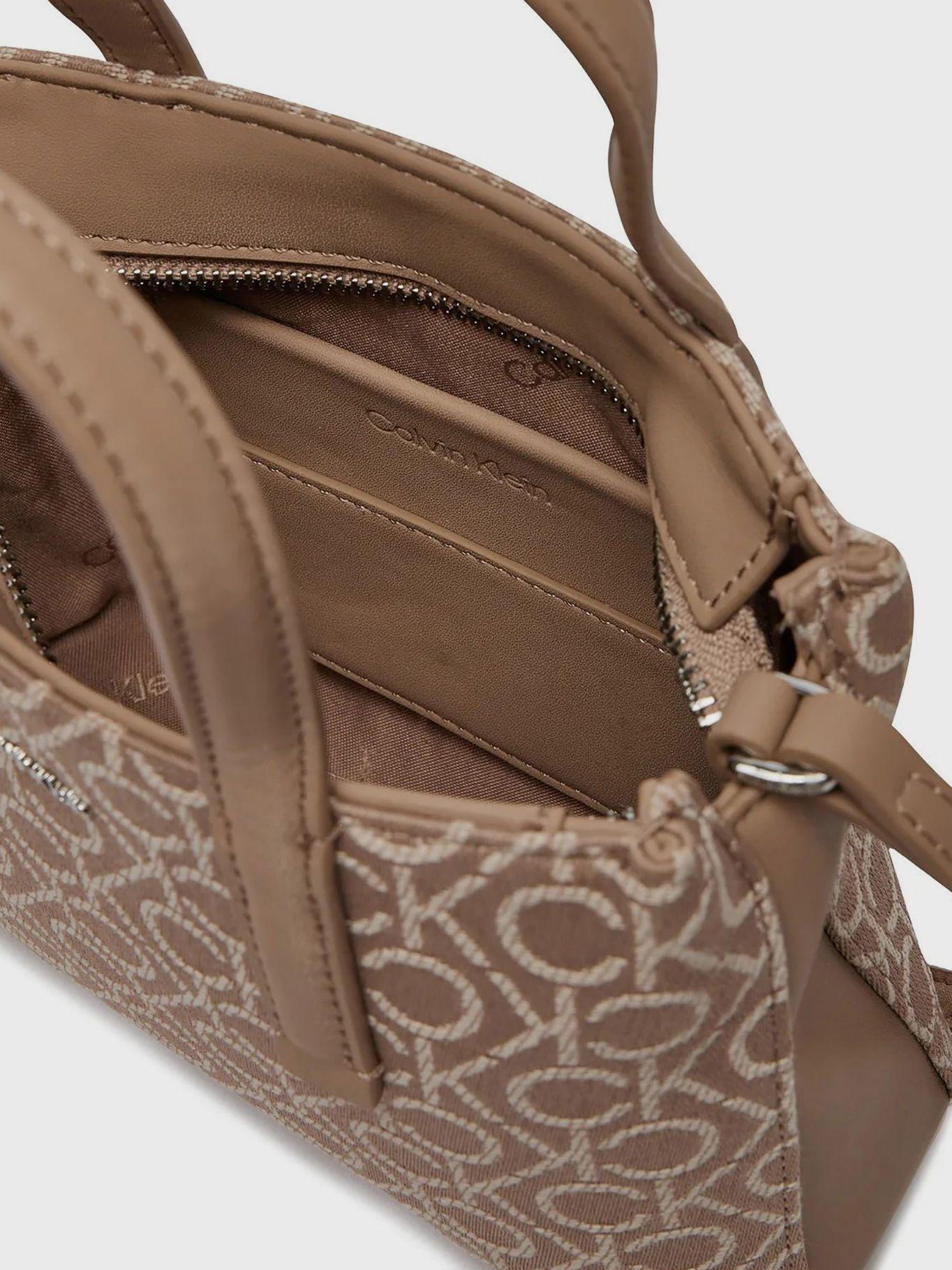 Cartera Mini Tote CK Must Beige Calvin Klein-2