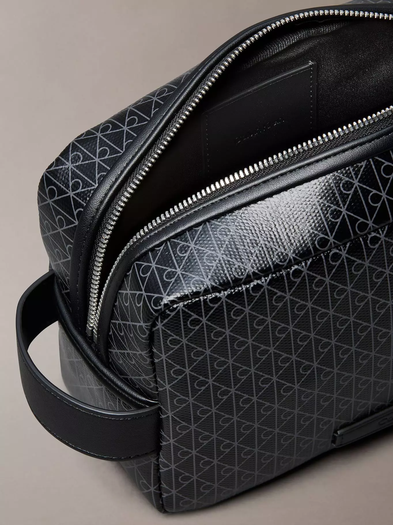 Neceser con Estampado de Monograma Negro Calvin Klein-2