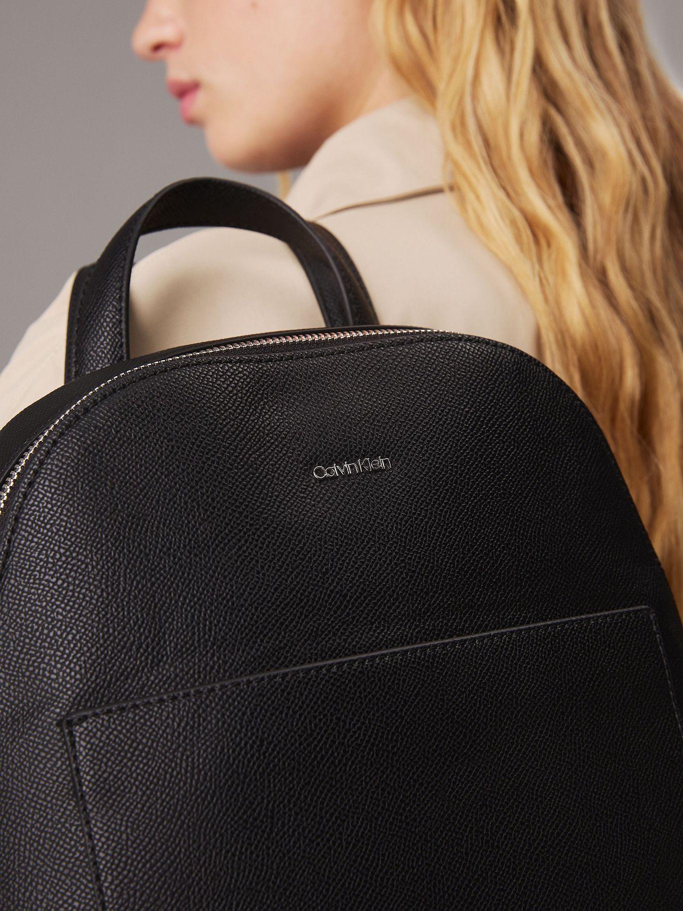 Mochila Ck Must Caviar Negro Calvin Klein-5