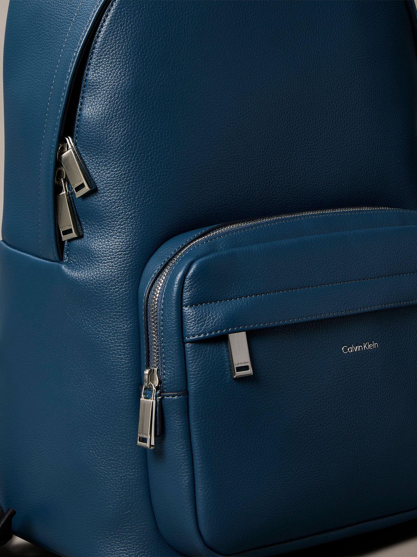 Mochila Redonda Micro Pebble Azul Calvin Klein-3