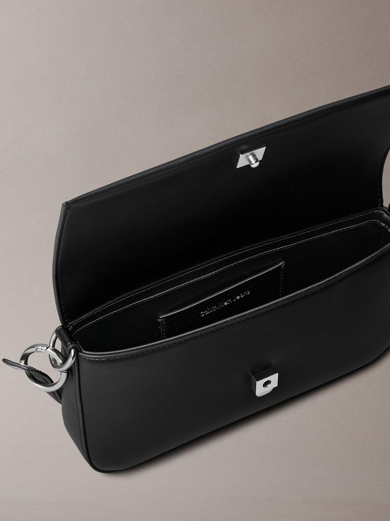 Cartera de Hombro Sculpted Negro Calvin Klein-2