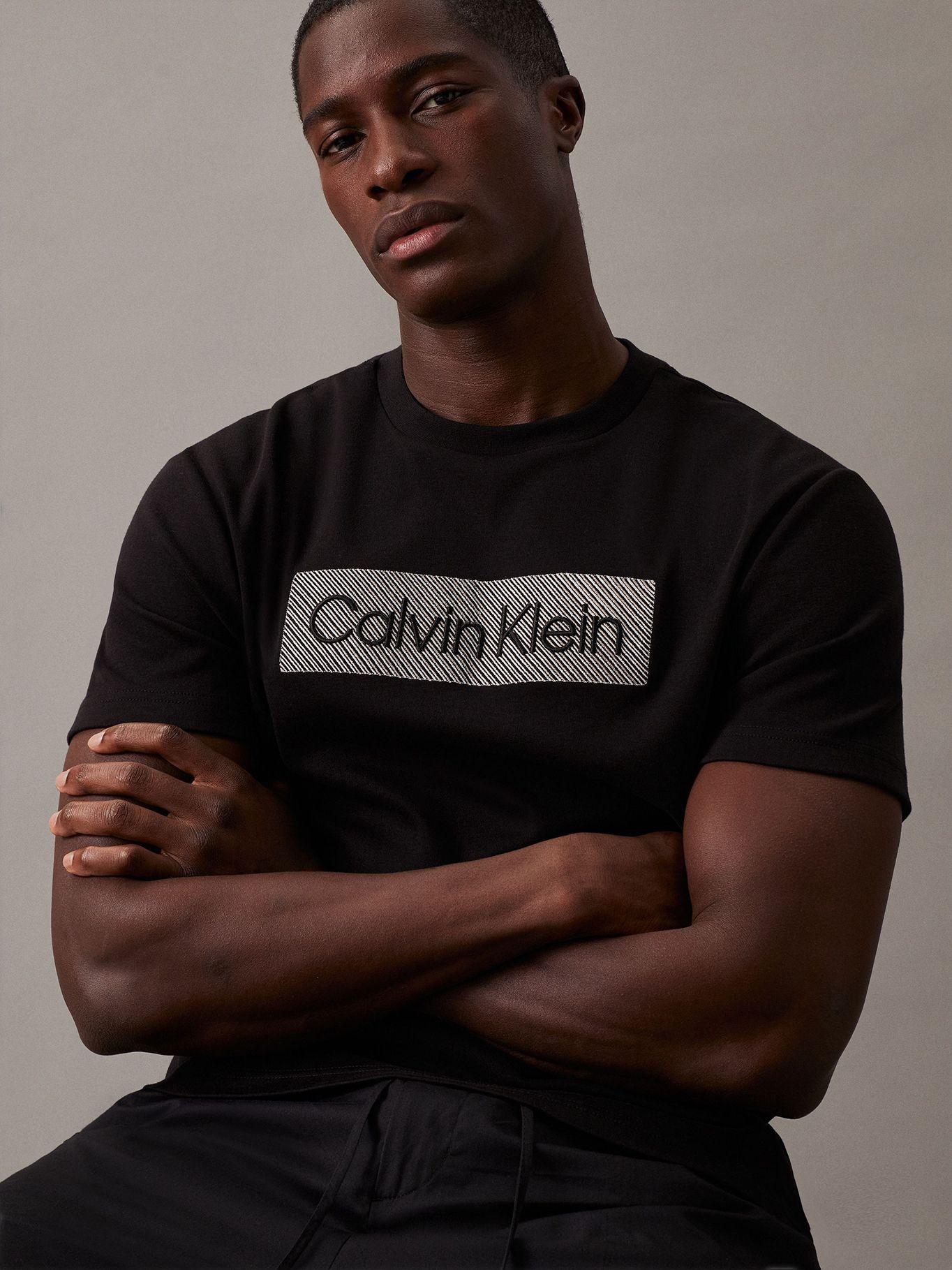 Polera Textured Embroidery Negro Calvin Klein-3