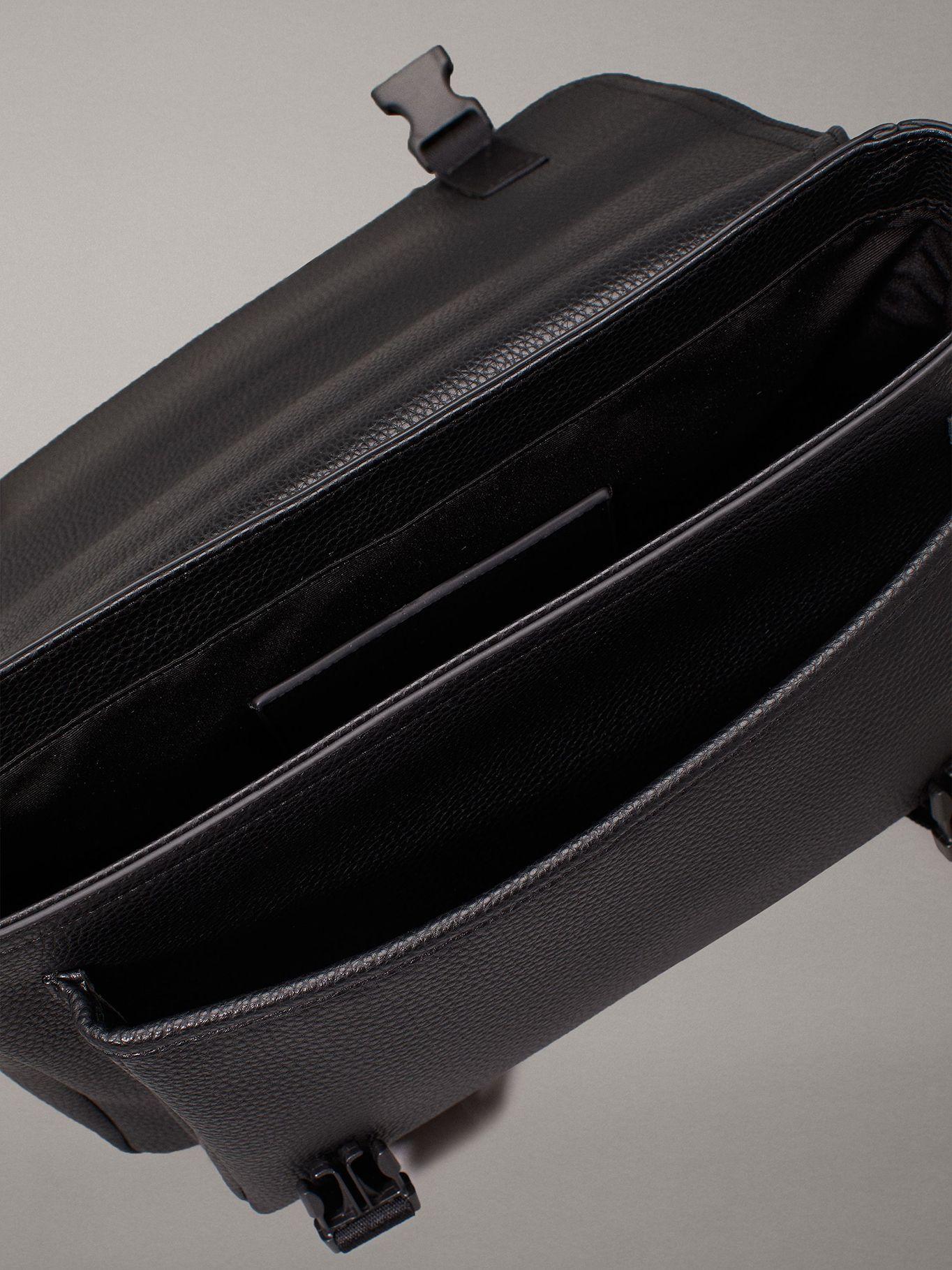 Bolso Reporter Webbing Negro Calvin Klein-2
