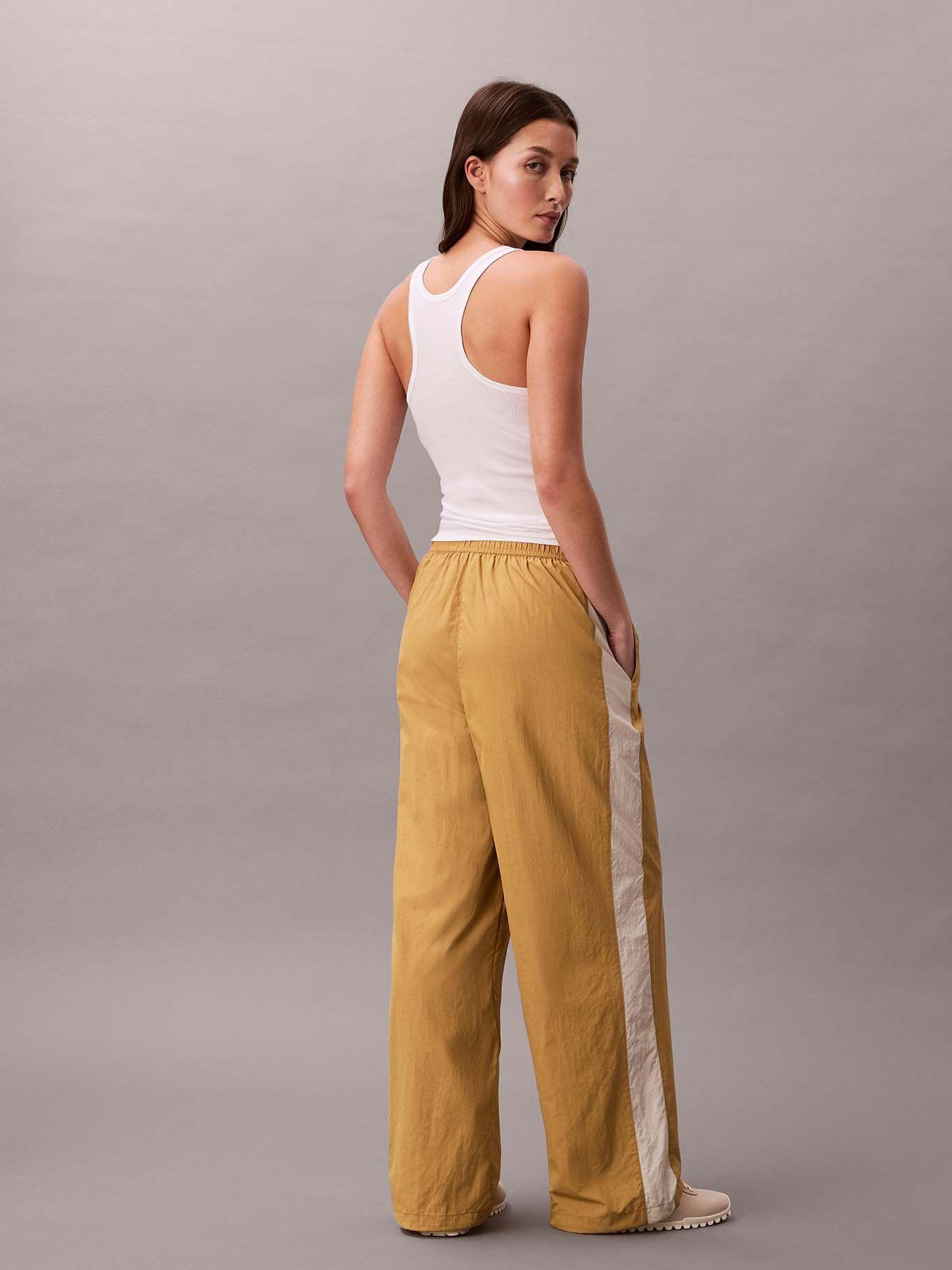 Pantalón Relaxed Nylon Track Mostaza Calvin Klein-2