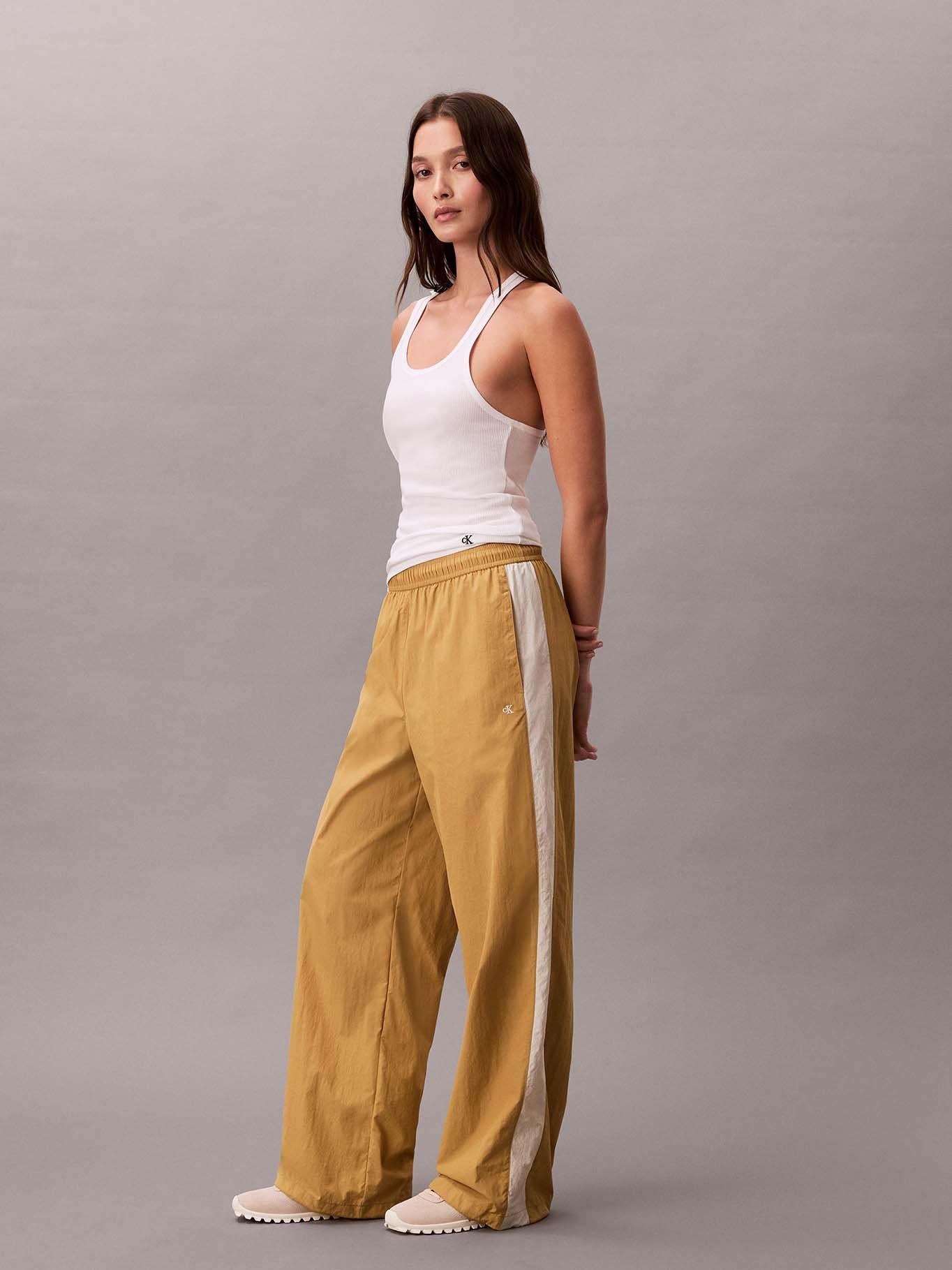 Pantalón Relaxed Nylon Track Mostaza Calvin Klein-3