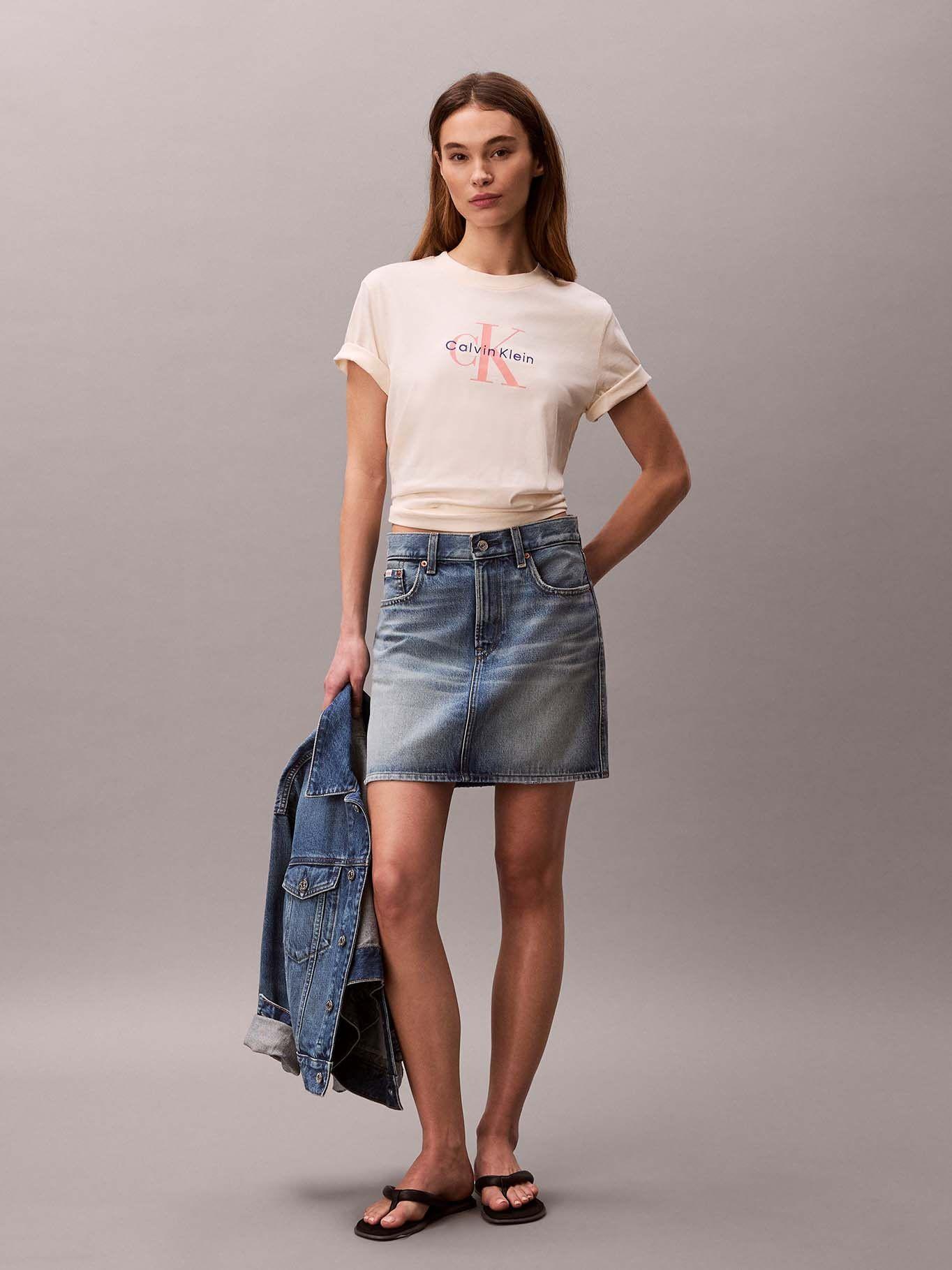 Polera Clásica Monograma Estampado Beige Calvin Klein-1