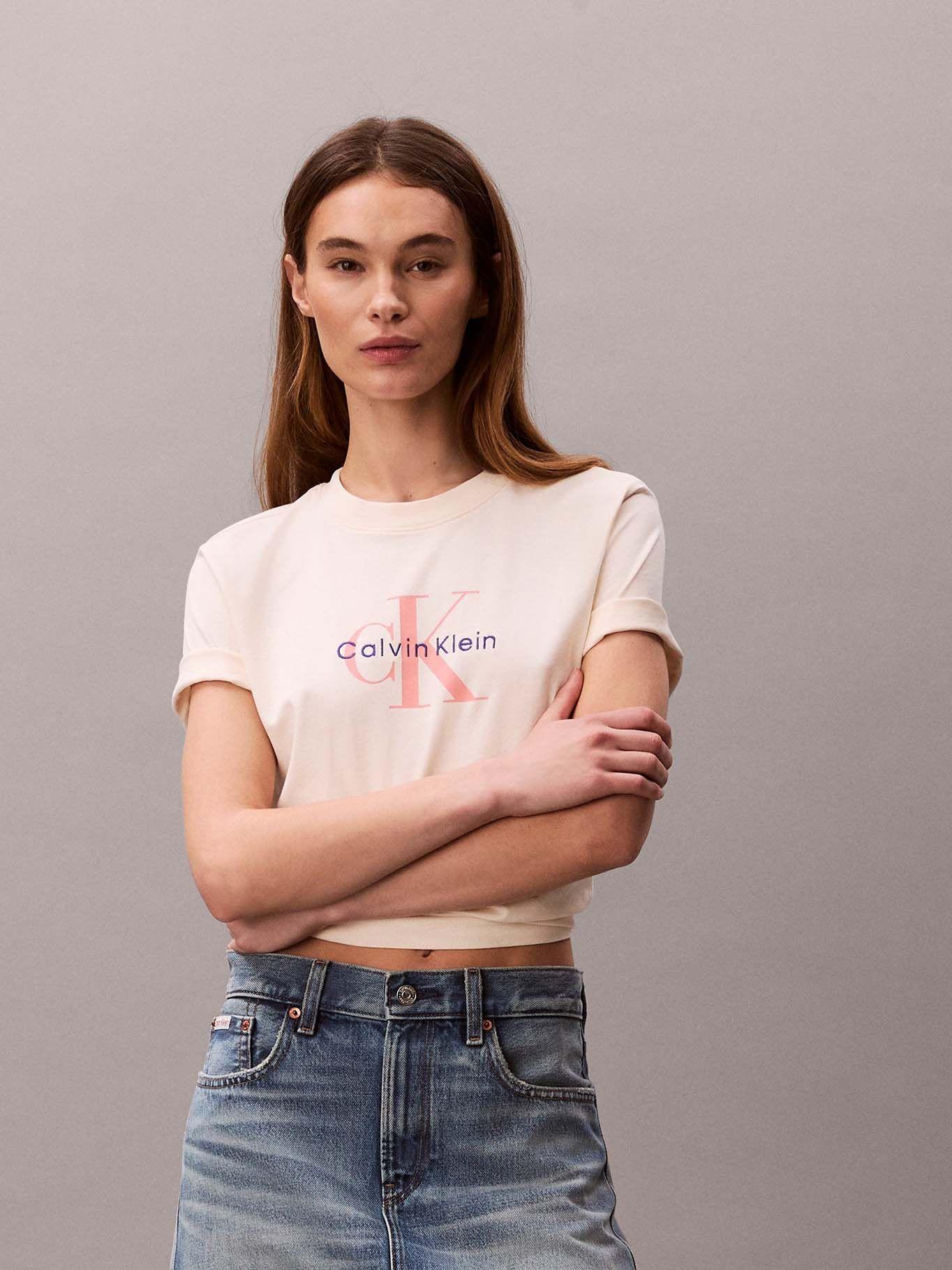 Polera Clásica Monograma Estampado Beige Calvin Klein-3