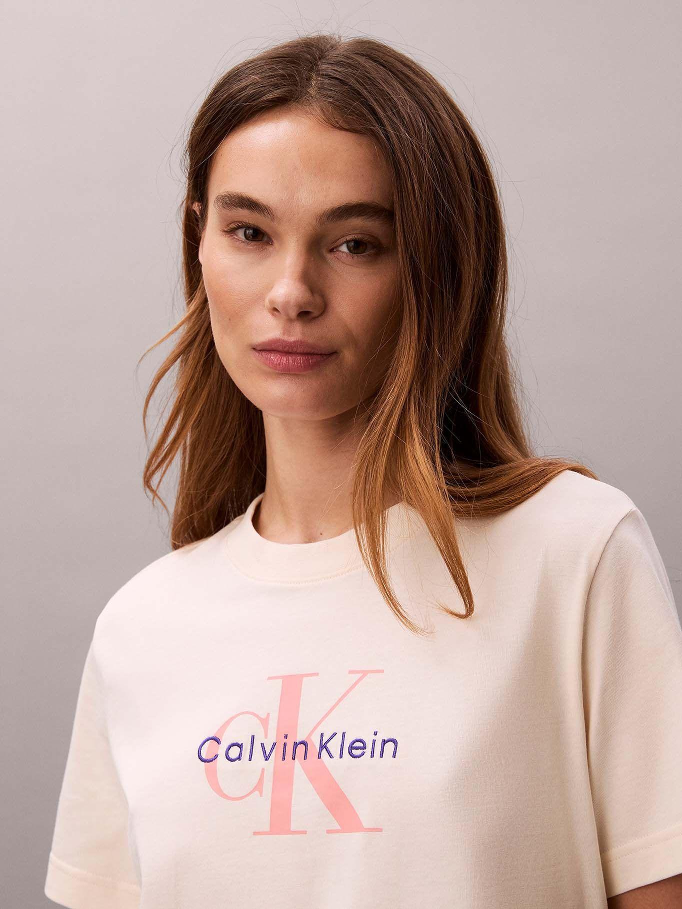 Polera Clásica Monograma Estampado Beige Calvin Klein-4