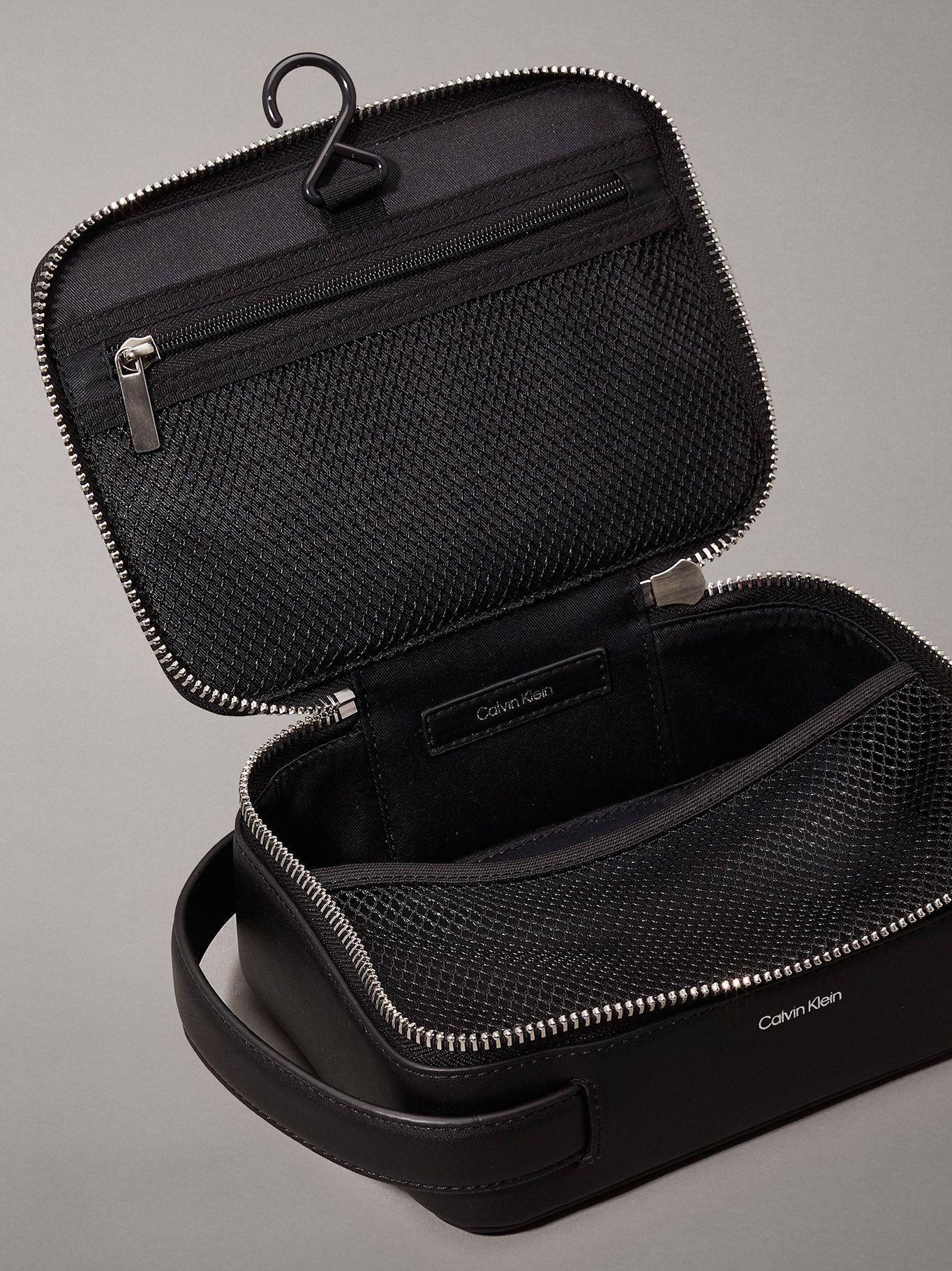 Neceser elegante con gancho Negro Calvin Klein-2