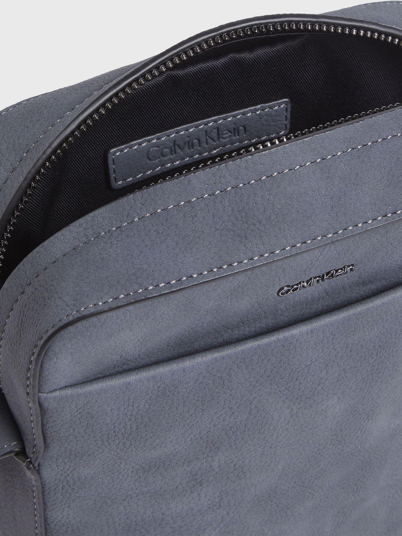 Bolso Reporter Ck Refined Gris Calvin Klein-2