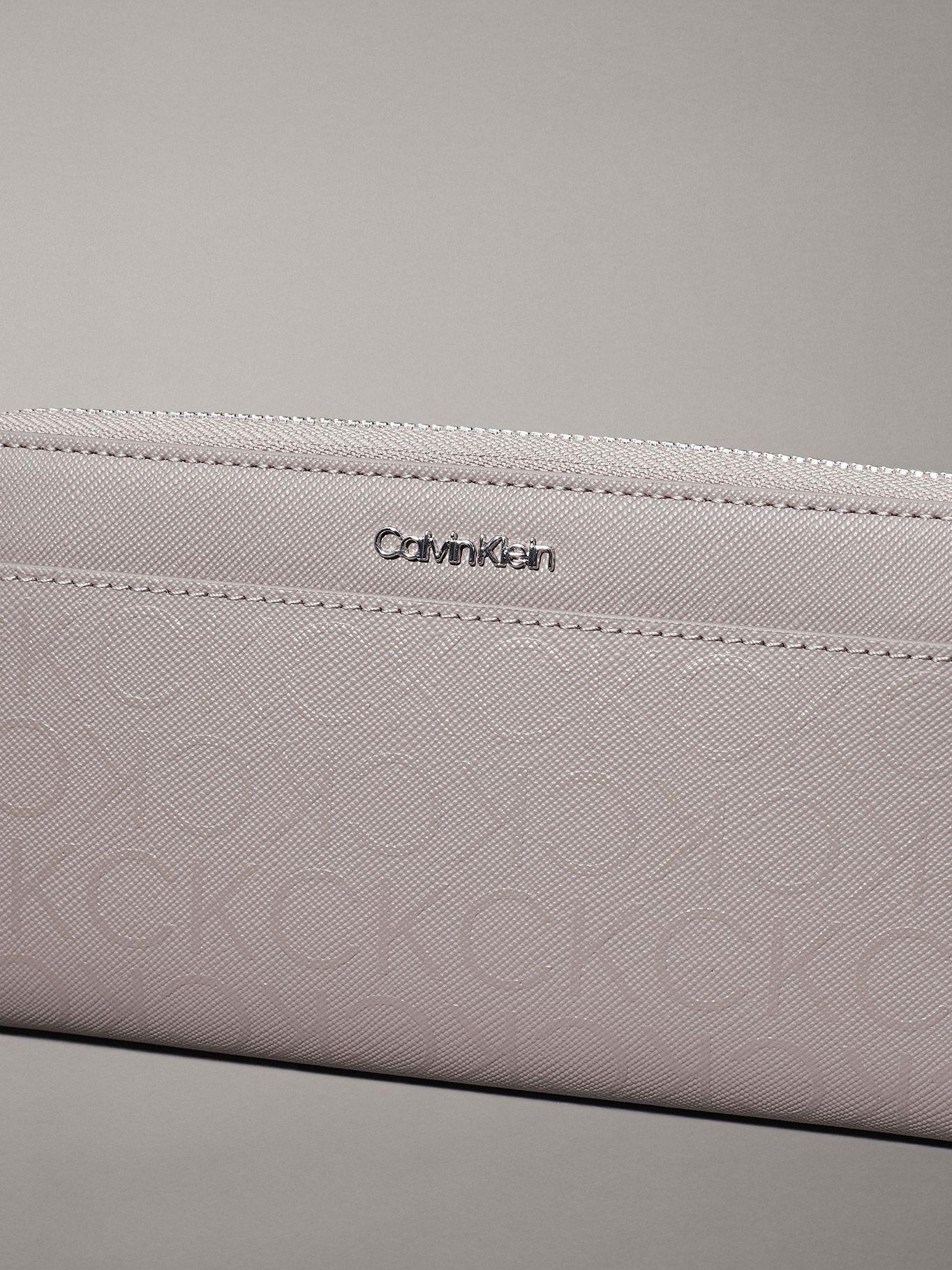 Billetera CK Must Large Gris Calvin Klein-3
