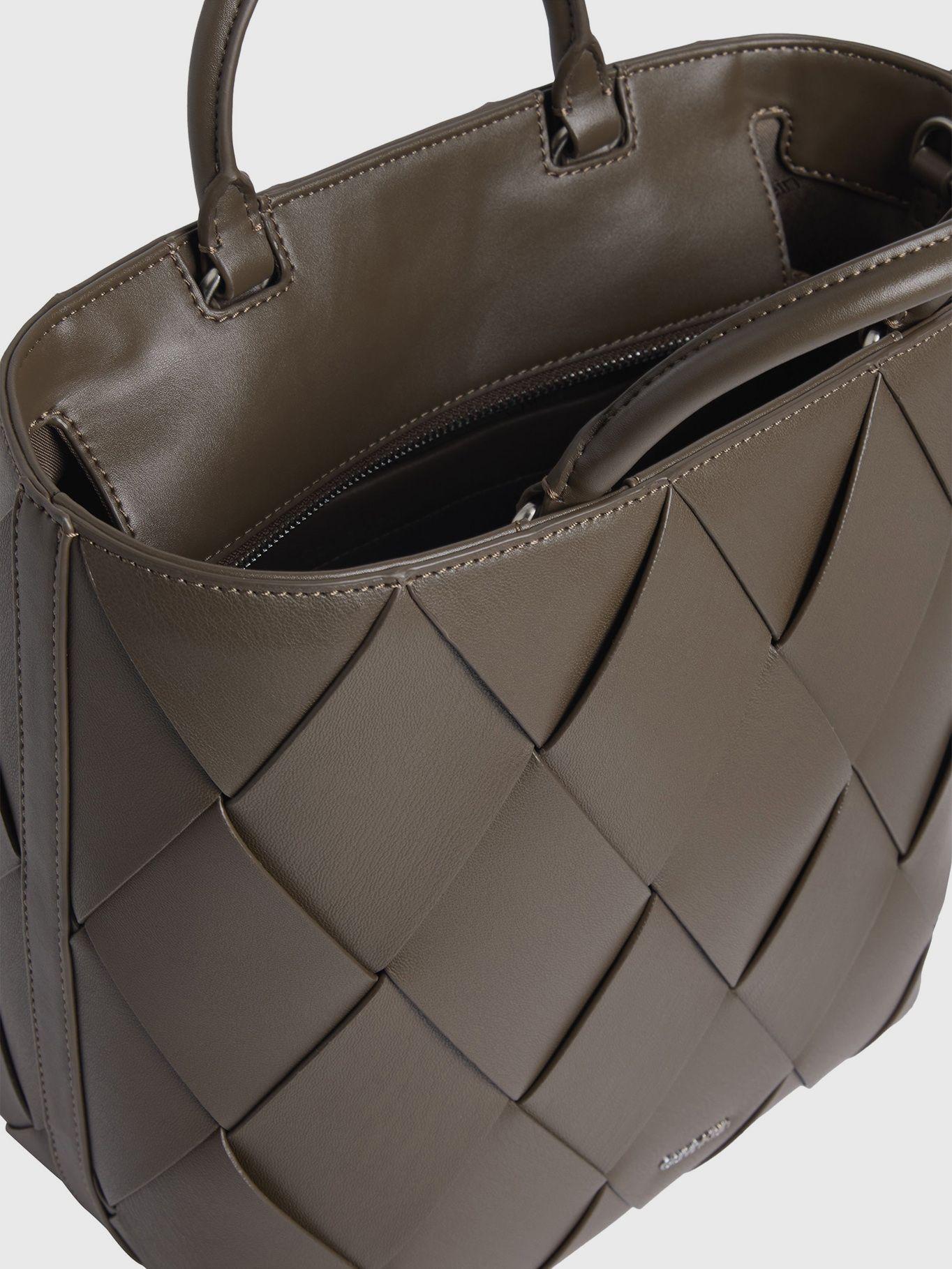 Cartera Tote Ck Woven Cafe Calvin Klein-2