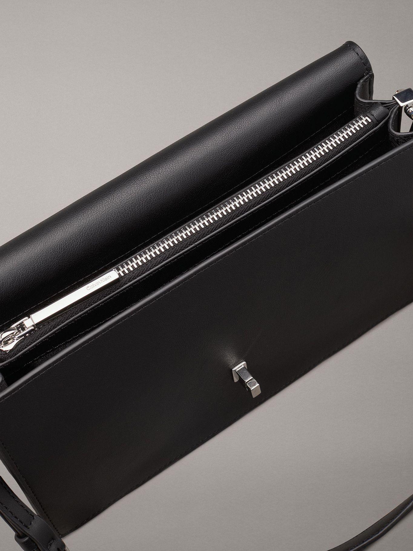 Cartera Ck Elongated Negro Calvin Klein-3