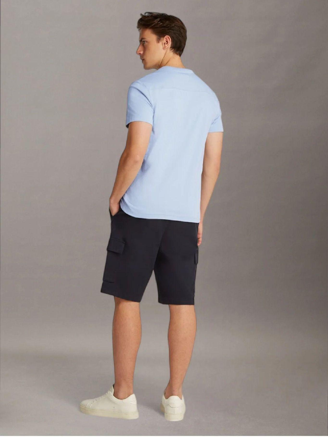 Polera con Logo Texturizado Celeste Calvin Klein-2